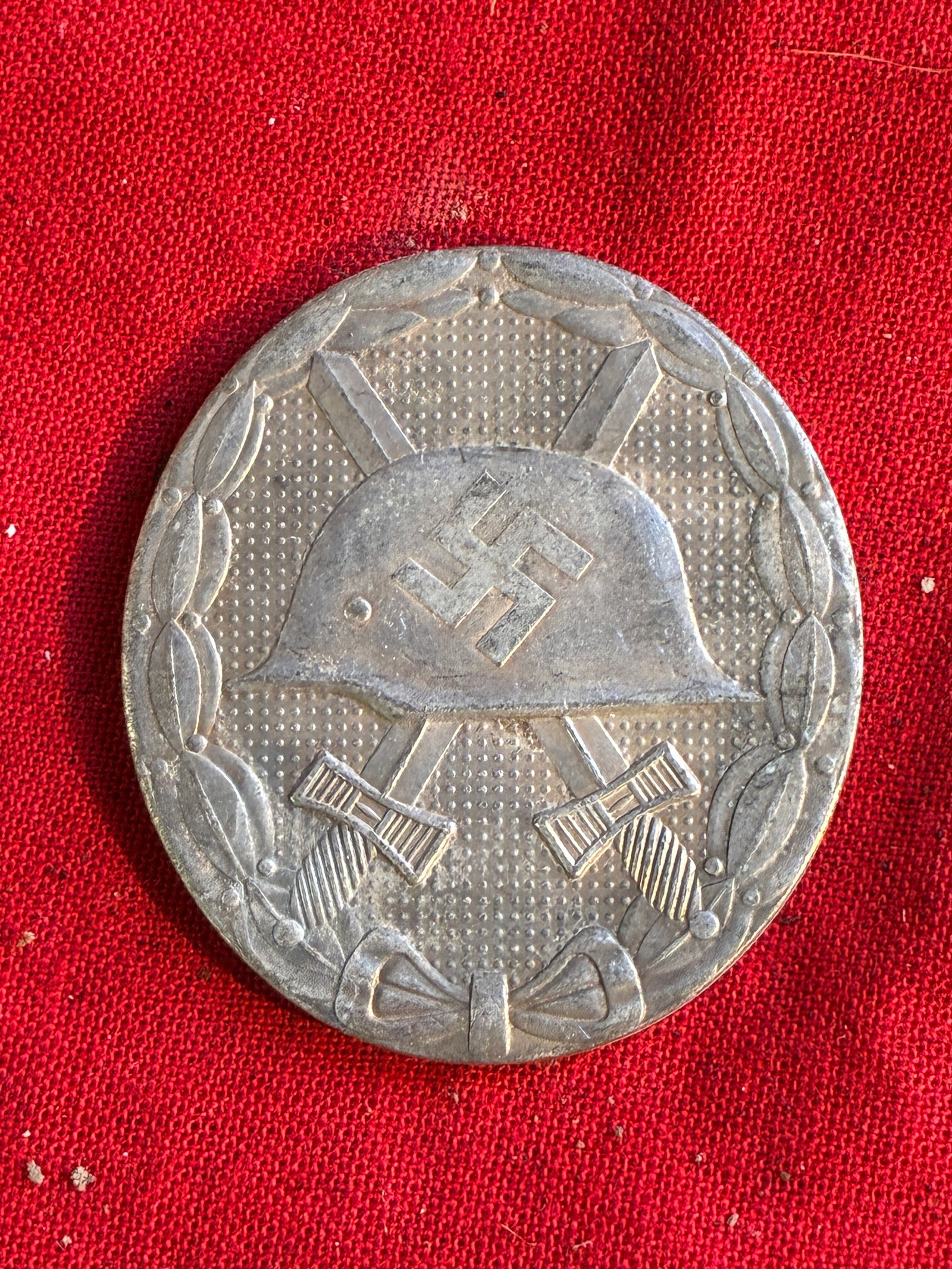 RARE WW2 GERMAN WOUND BADGE IN SILVER: RARE WW2 GERMAN WOUND BADGE IN SILVER.