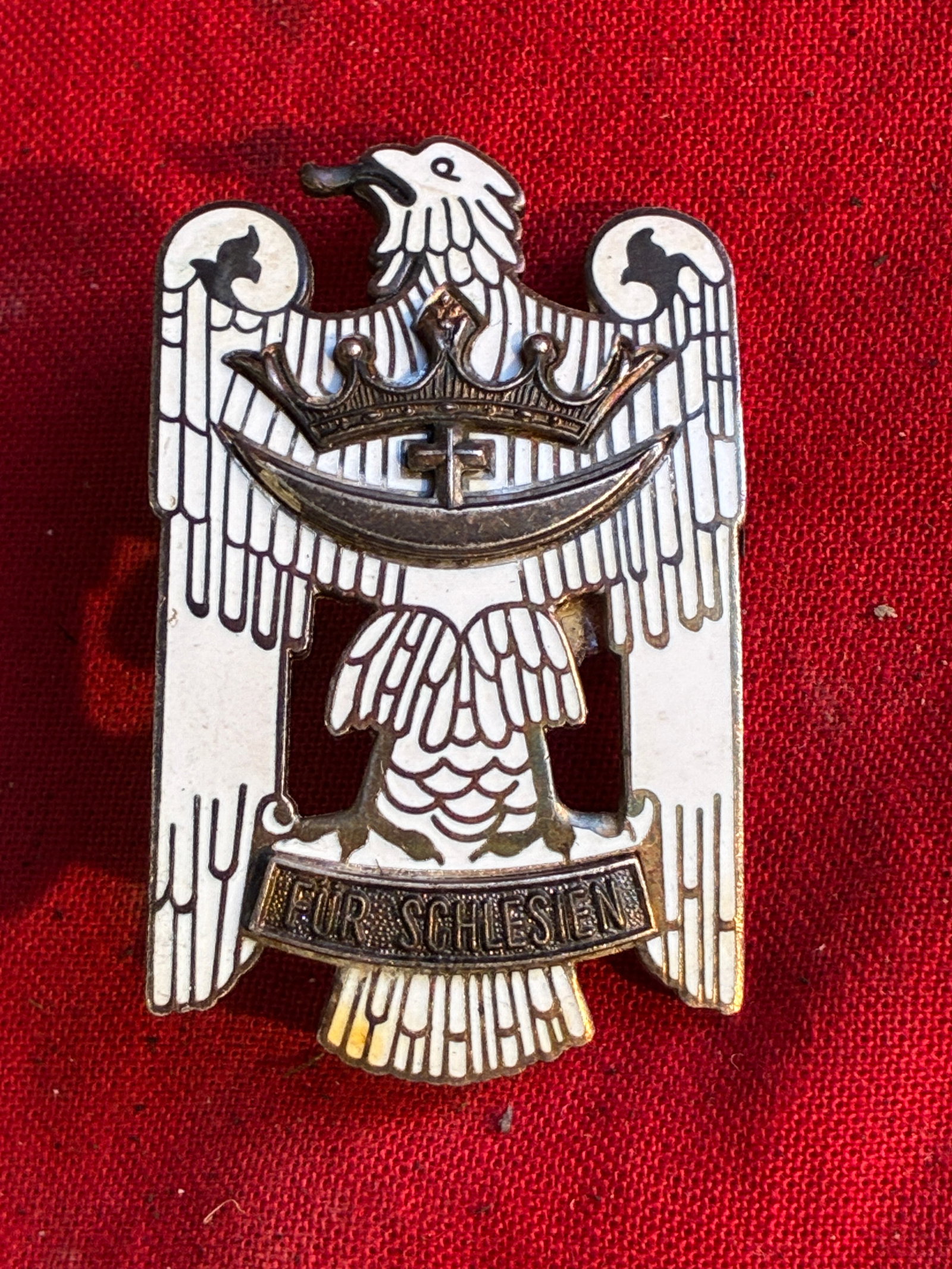 WW2 German Silesian eagle order 1st class Badge: WW2 German Silesian eagle order 1st class Badge. Tombac construction with soldered on set up and riveted parts. No repairs, no damage. Please view all detailed pictures. A very rare example of the tim