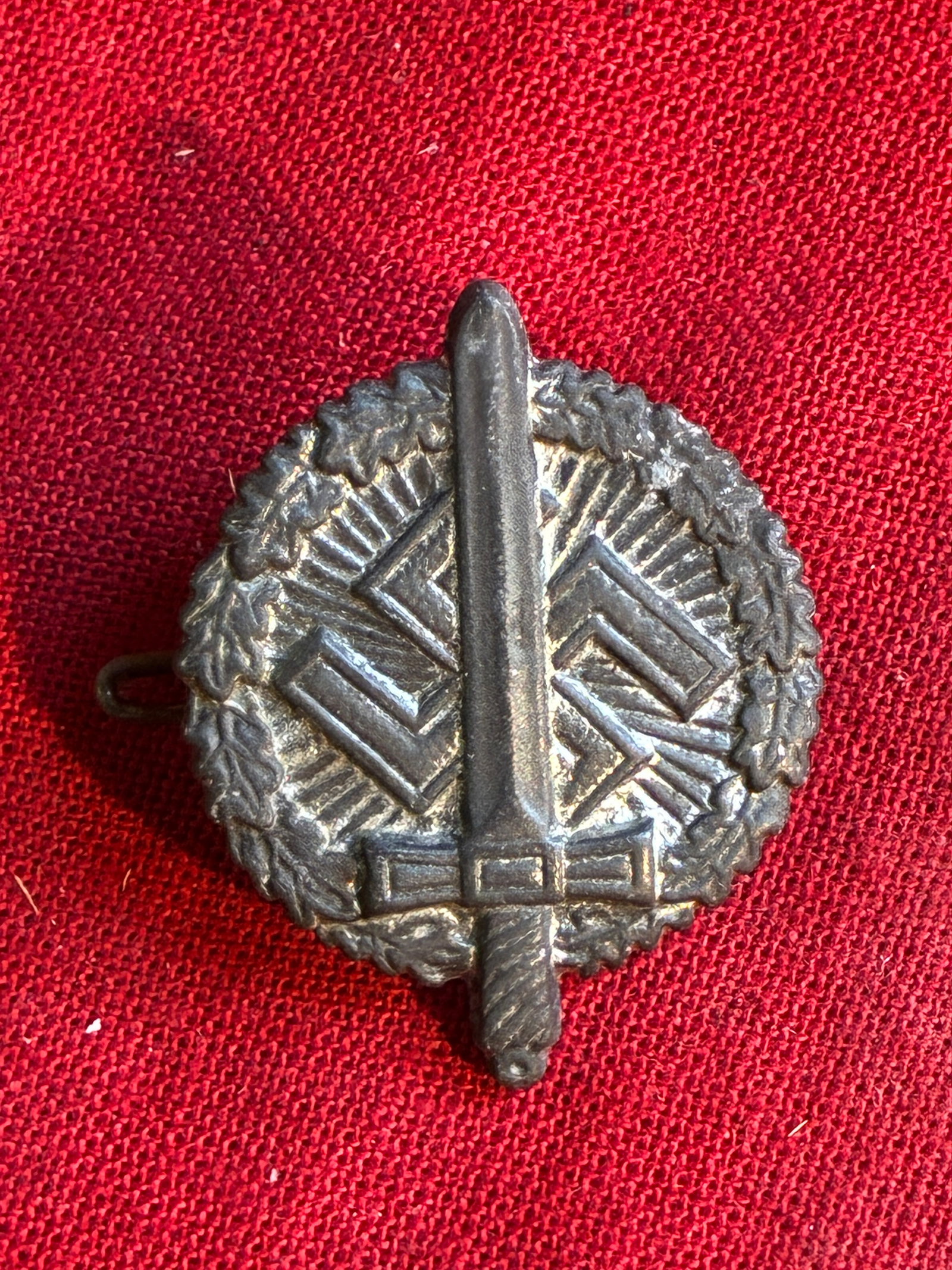 NSKOV BADGE – NATIONAL SOCIALISM WAR WICTIMS ORGANISATION DONATION – TINNIE – GERMANY – WWII: NSKOV BADGE – NATIONAL SOCIALISM WAR WICTIMS ORGANISATION DONATION – TINNIE – GERMANY – WWII. Maker marked on the reverse. Please view all detailed pictures. A very rare example. In mint condi