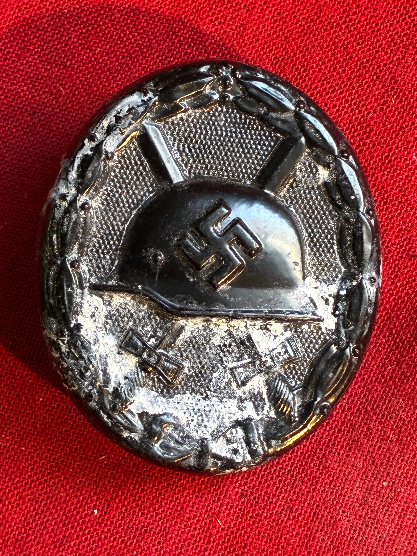 WW2 German Wound badge in black / Verwundetenabzeichen Schwarz Marked 30: WW2 German Wound badge in black / Verwundetenabzeichen Schwarz Marked 30. A very rare find that is in mint overall shape and condition with a beautiful overall patina. Shows good wear and use. A scarc