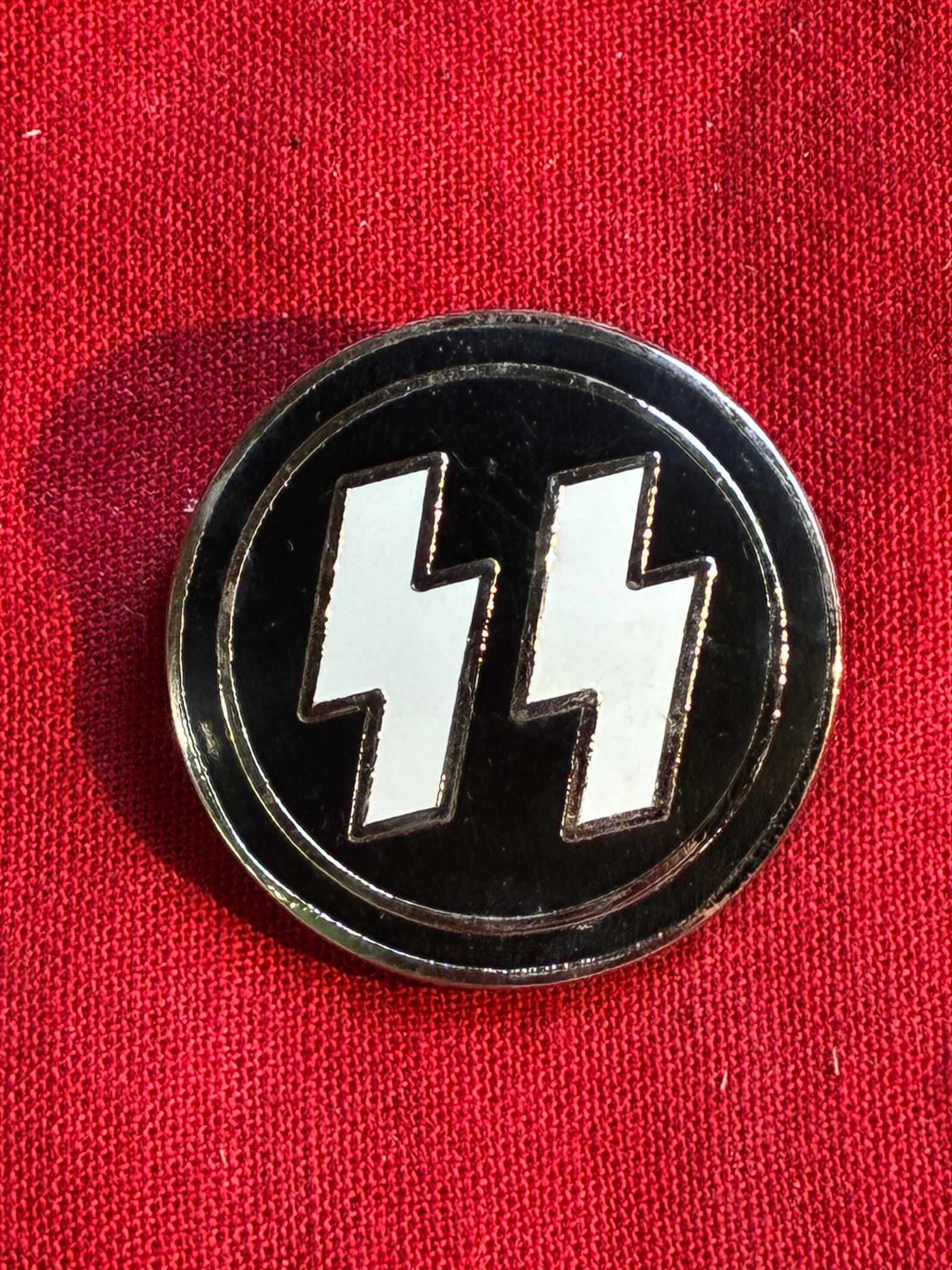 RARE WW2 GERMAN WAFFEN SS ENAMELED LAPEL PIN: RARE WW2 GERMAN WAFFEN SS ENAMELED LAPEL PIN. A RARE FIND. SHOWS GOOD WEAR AND USE WITH A BEAUTIFUL OVERALL PATINA. PLEASE VIEW ALL DETAILED PICTURES. A SCARCE EXAMPLE OF THE TIME PERIOD.