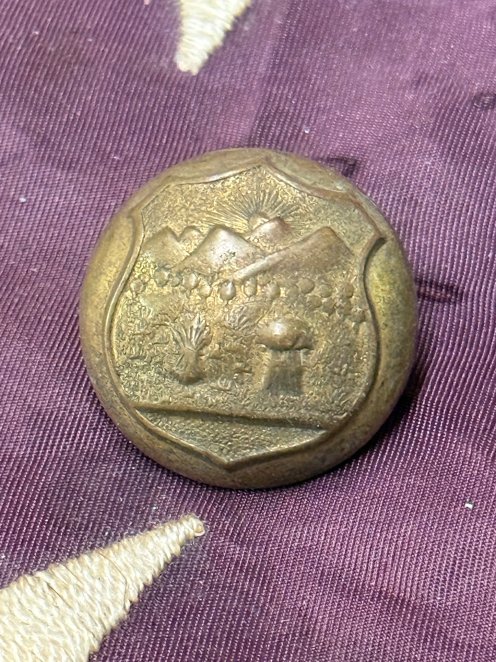 CIVIL WAR OHIO STATE UNIFORM BUTTON BY M.C. LILLEY & CO.: CIVIL WAR OHIO STATE UNIFORM BUTTON BY M.C. LILLEY & CO. A VERY RARE EXAMPLE THAT IS IN MINT OVERALL SHAPE AND CONDITION WITH A BEAUTIFUL OVERALL PATINA. HAS A GREAT LOOK TO IT WITH AN EXCELLENT OVERA