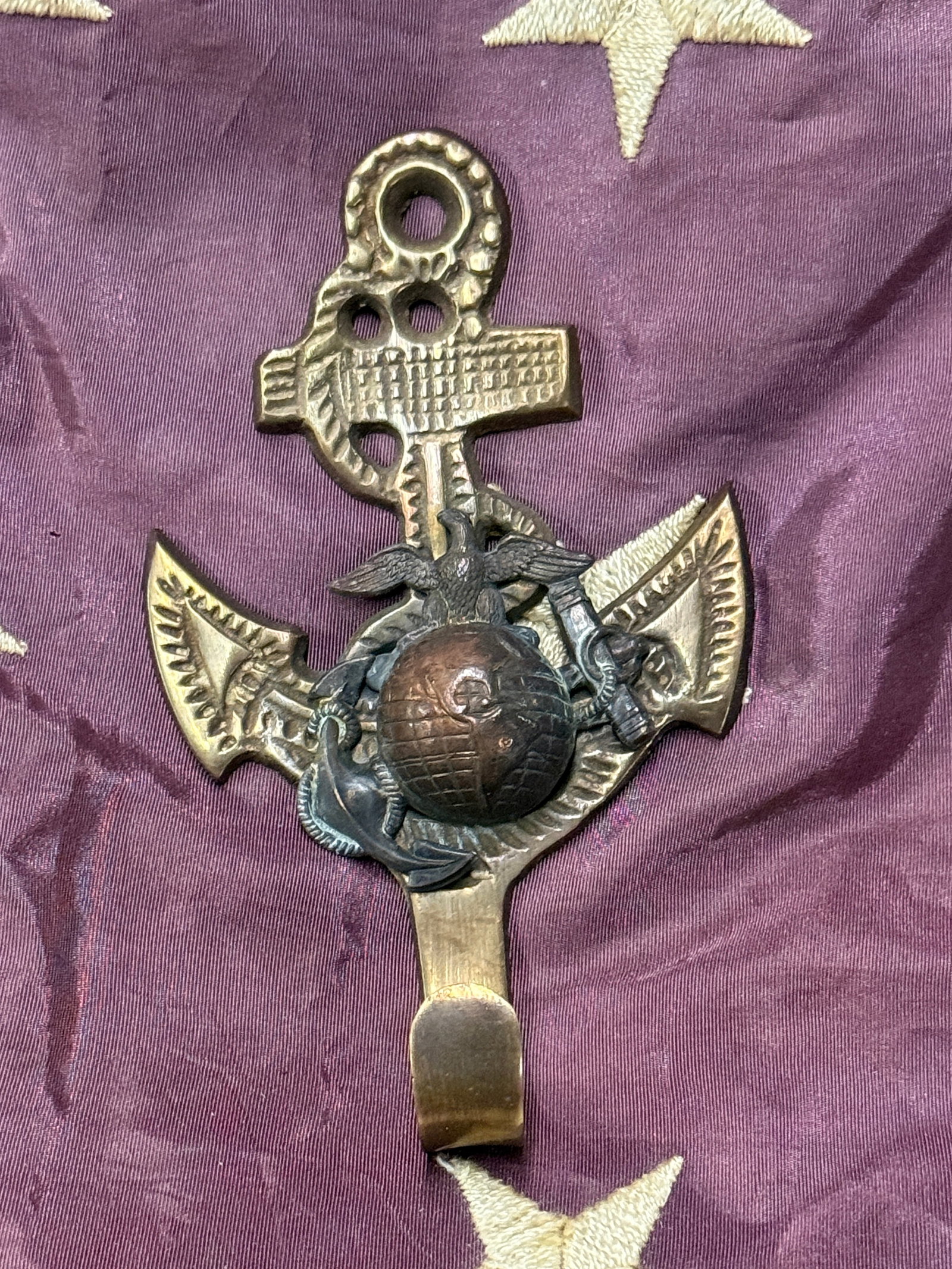 INDIAN WARS USMC OFFICER COAT HANGER: INDIAN WARS USMC OFFICER COAT HANGER. A VERY RARE EXAMPLE THAT IS IN MINT OVERALL SHAPE AND CONDITION WITH A BEAUTIFUL OVERALL PATINA. HAS A GREAT LOOK TO IT WITH AN EXCELLENT OVERALL EYE APPEAL. PLEA