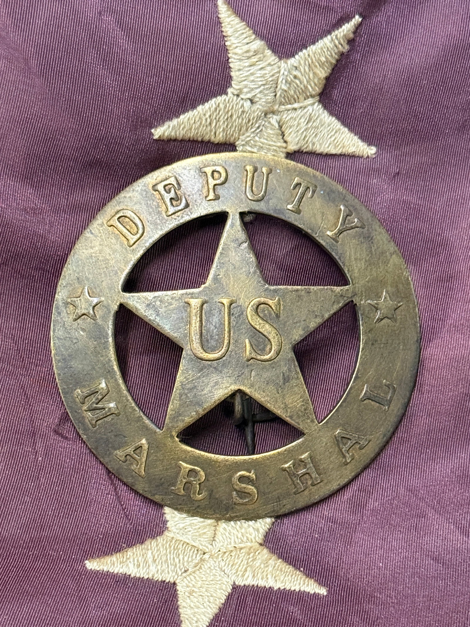 ANTIQUE 1800'S DEPUTY US MARSHAL BADGE: ANTIQUE 1800'S DEPUTY US MARSHAL BADGE. A VERY RARE EXAMPLE THAT IS IN MINT OVERALL SHAPE AND CONDITION WITH A BEAUTIFUL OVERALL PATINA. HAS A GREAT LOOK TO IT WITH AN EXCELLENT OVERALL EYE APPEAL. PL