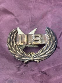 CIVIL WAR UNION U.S. WITH WREATH HEADGEAR BADGE INSIGNIA