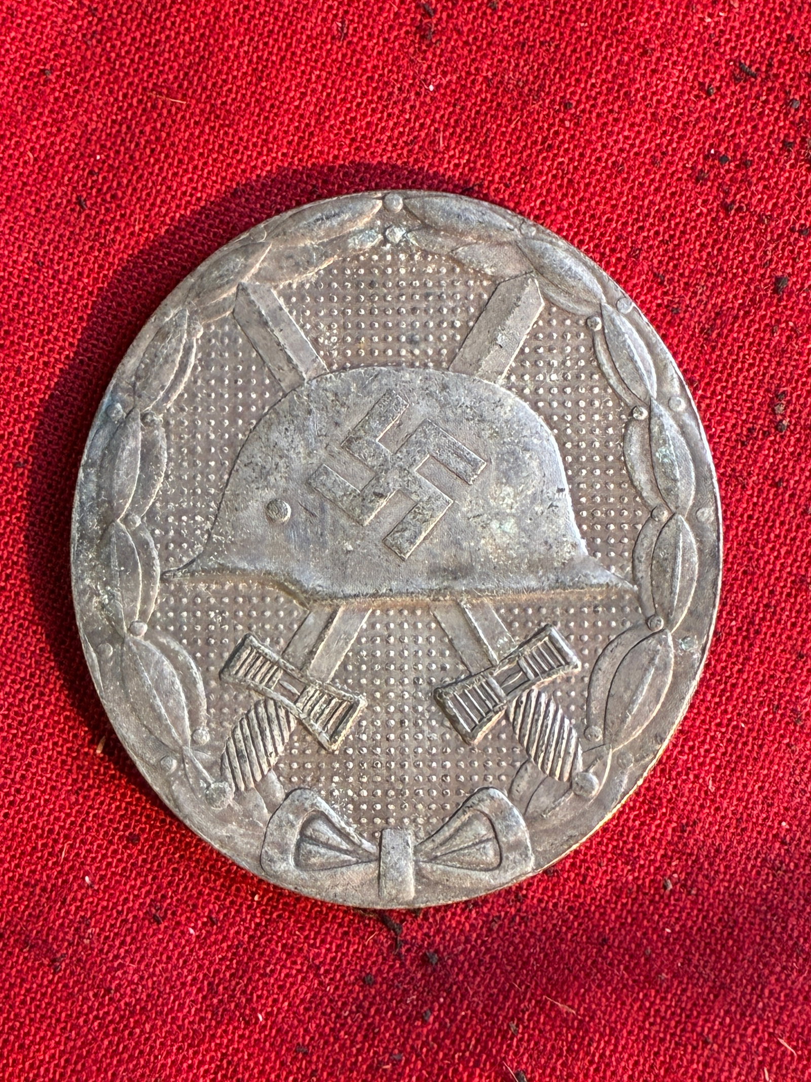 SCARCE WW2 GERMAN WOUND BADGE IN SILVER: SCARCE WW2 GERMAN WOUND BADGE IN SILVER. It is in mint overall shape and condition with a beautiful overall patina. Shows good wear and use. Please view all detailed pictures. A rare example of the ti