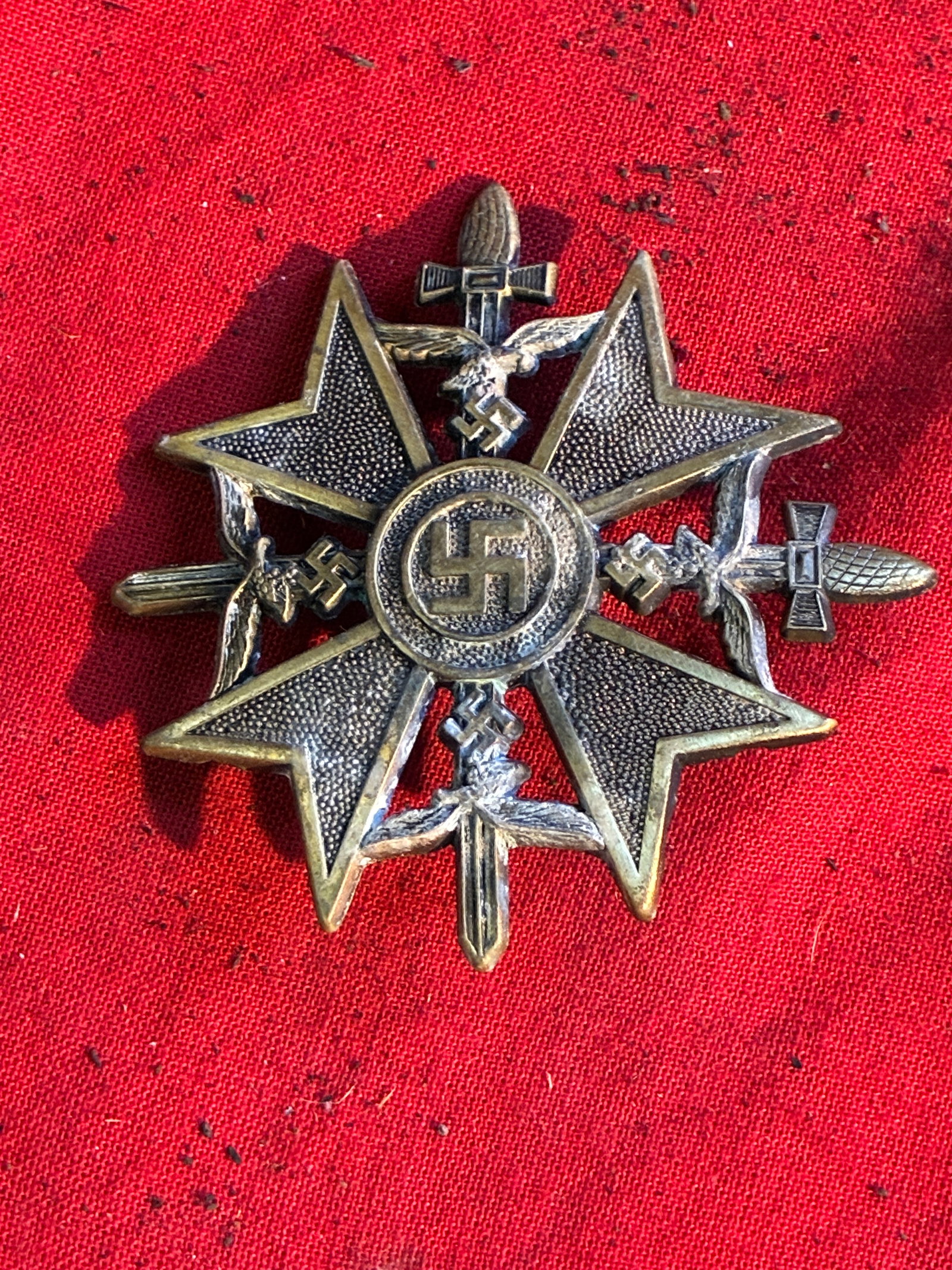 WW2 GERMAN 3RD REICH SPANISH CROSS WITH SWORDS: WW2 GERMAN 3RD REICH SPANISH CROSS WITH SWORDS. A RARE 3RD REICH BADGE. SHOWS GOOD WEAR AND USE WITH A BEAUTIFUL OVERALL PATINA. PLEASE VIEW ALL DETAILED PICTURES. A SCARCE EXAMPLE OF THE TIME PERIOD.