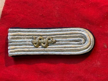 RARE WW2 GERMAN MEDICAL OFFICER SHOULDER BOARD - VET BRING BACK