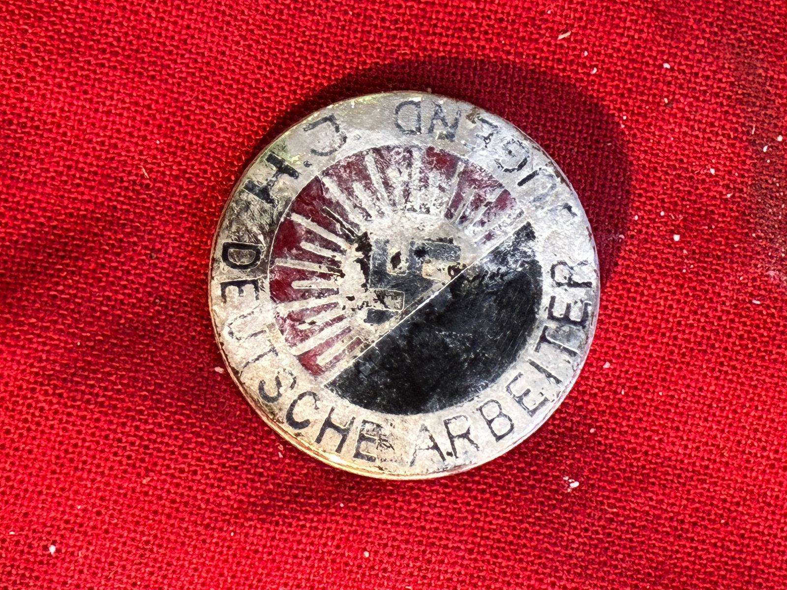Early WW2 German Hitler Youth FIRST PATTERN HJ MEMBERSHIP BADGE By RZM M1/129: Early WW2 German Hitler Youth FIRST PATTERN HJ MEMBERSHIP BADGE By RZM M1/129. The origins of the Hitler Jugend, (Hitler Youth), may be traced back to March 1922 with the formation of the Jugendbund d