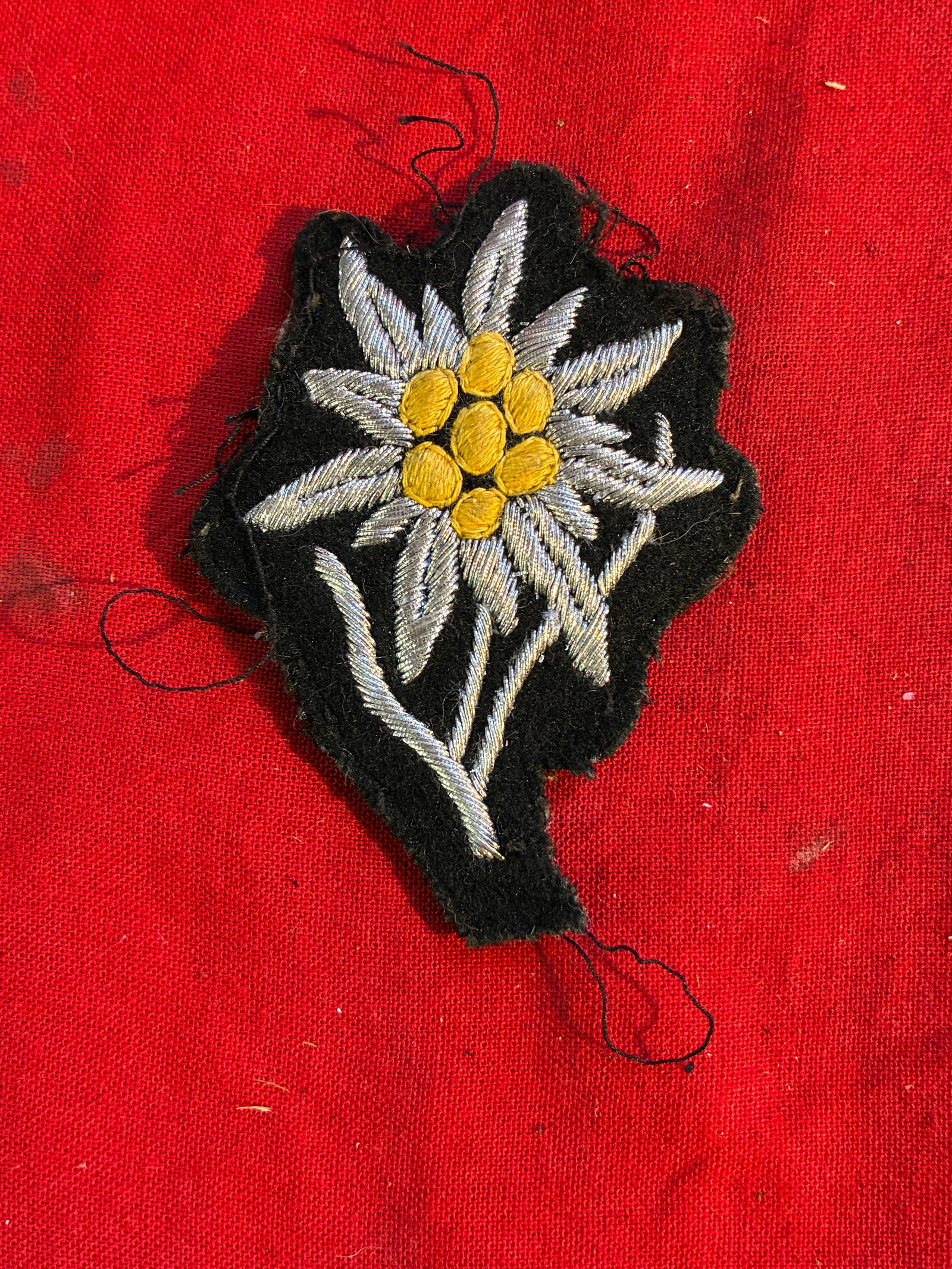 WW2 German Elite Troops Edelweiss cap badge For Headgear: WW2 German Elite Troops Edelweiss cap badge For Headgear. A rare find. Shows good wear and use with a beautiful overall patina. Please view all detailed pictures. A rare find.