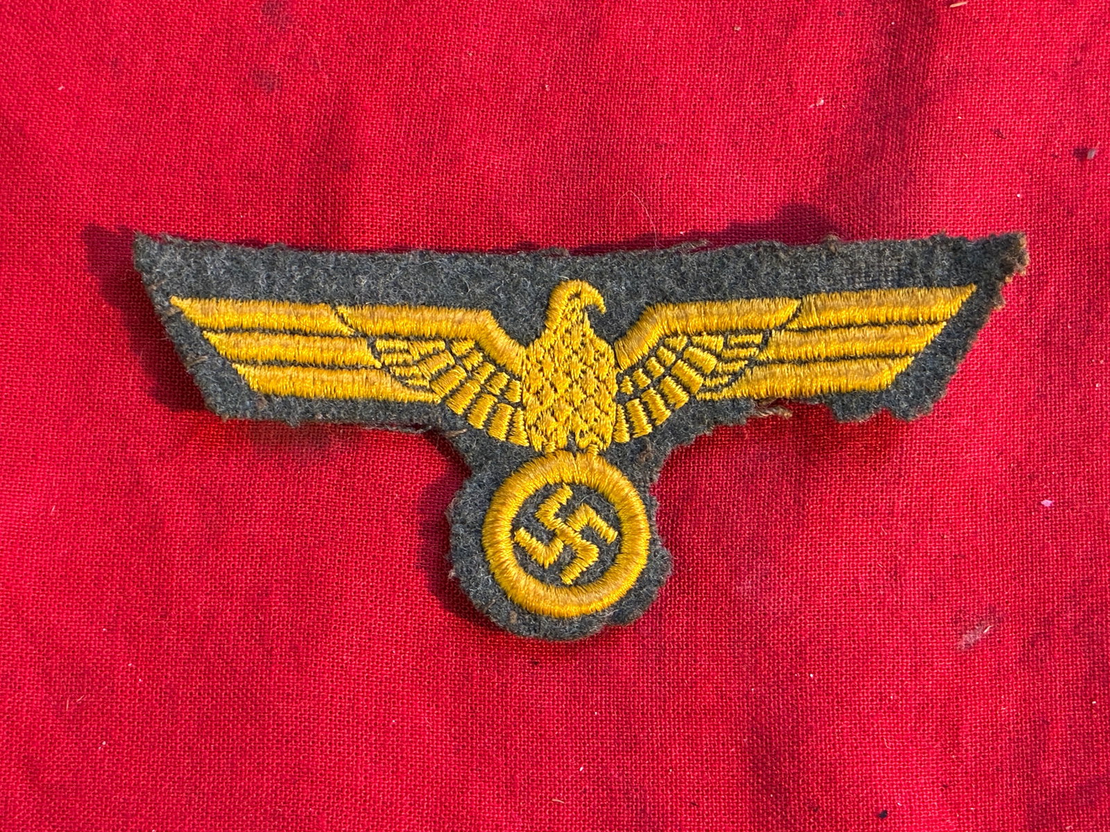 WWII German Kriegsmarine (Navy) Coast Artillery Early Style Breast Eagle: WWII German Kriegsmarine (Navy) Coast Artillery Early Style Breast Eagle. A rare find. Shows good wear and use with a beautiful overall patina. The Kriegsmarine adopted slightly modified version of th