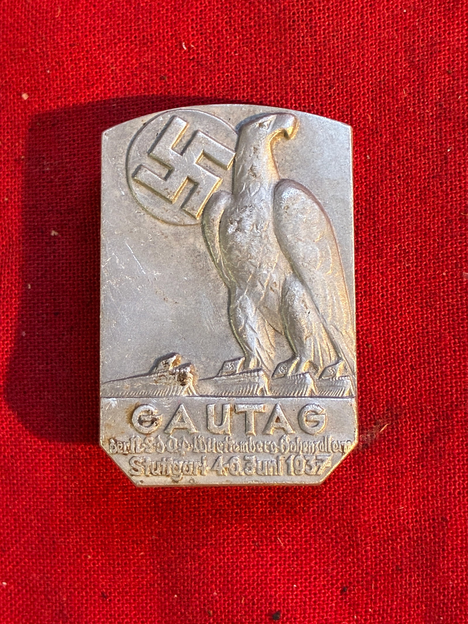WW2 German Tinnie/Day badge.Gautag “Stuttgart 1937?? .Circa.1937: WW2 German Tinnie/Day badge.Gautag “Stuttgart 1937” .Circa.1937. Aluminium badge with pin backed reverse, makers mark ” F.R.Zimmermann,Stuttgart. Good Condition.