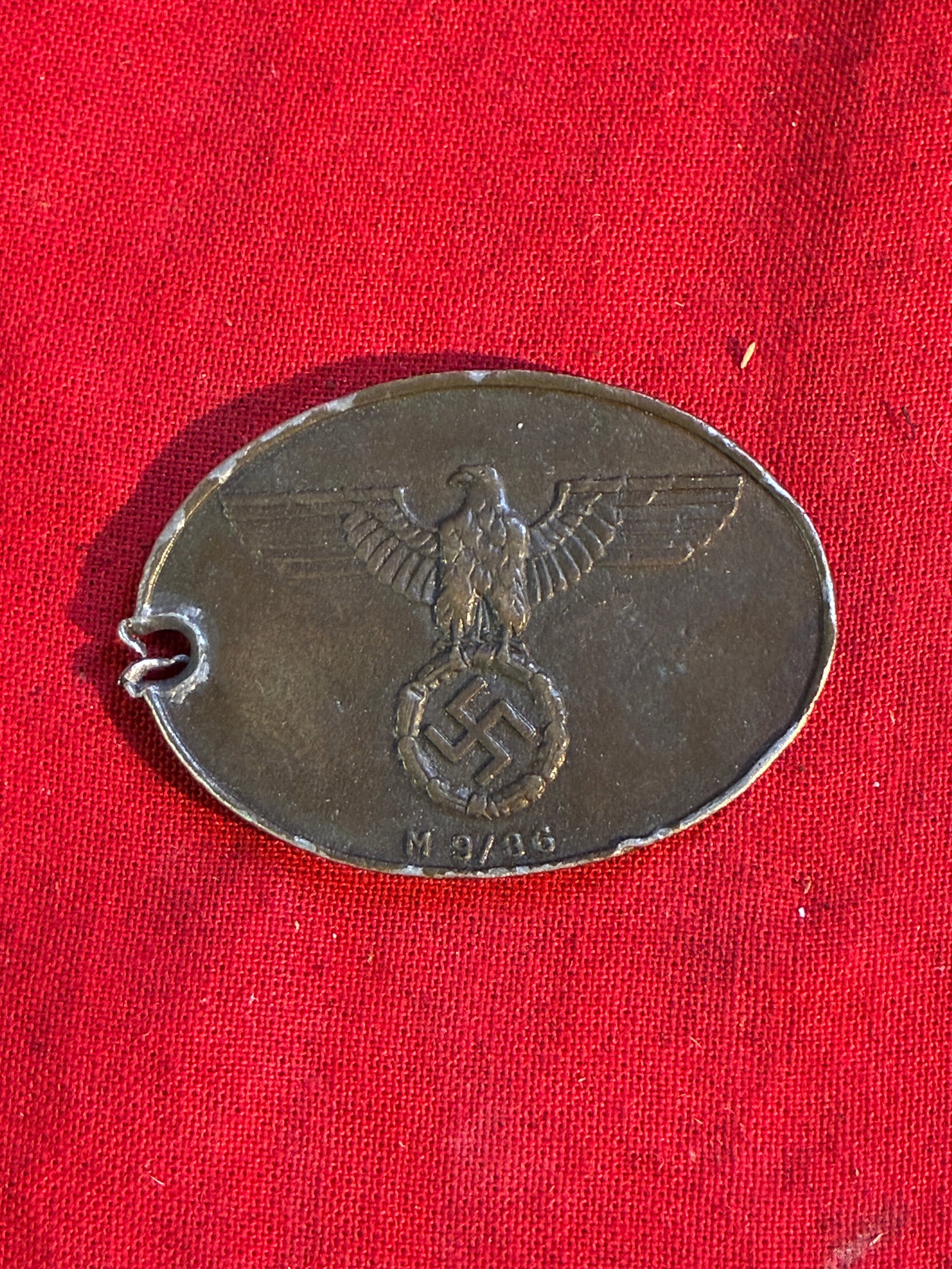 WWII GERMAN THIRD REICH SS GESTAPO ID DISC BADGE - UNISSIUED: WWII GERMAN THIRD REICH SS GESTAPO ID DISC BADGE - UNISSIUED. A RARE FIND. SHOWS GOOD WEAR AND USE WITH A BEAUTIFUL OVERALL PATINA. PLEASE VIEW ALL DETAILED PICTURES. A SCARCE EXAMPLE OF THE TIME PERI