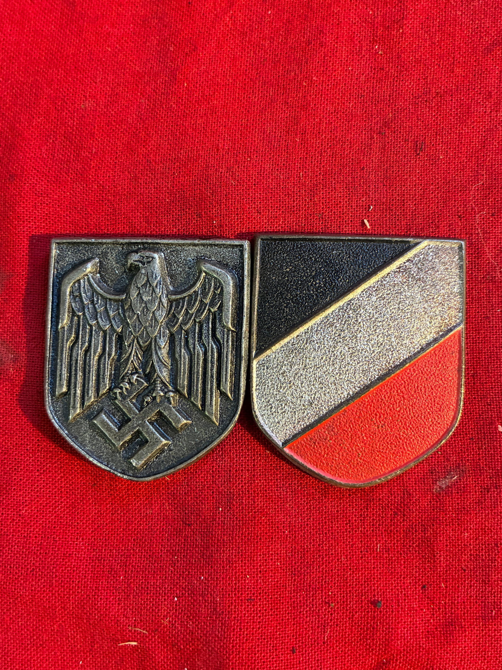 WWII German Army (Heer) Tropical Pith Helmet Insignia Eagle And National Shield(Hoheitsabzeichen): WWII German Army (Heer) Tropical Pith Helmet Insignia Eagle And National Shield(Hoheitsabzeichen). WWII German Army (Heer) Tropical Pith Helmet Insignia Eagle and Shield. In late 1940, with the impend