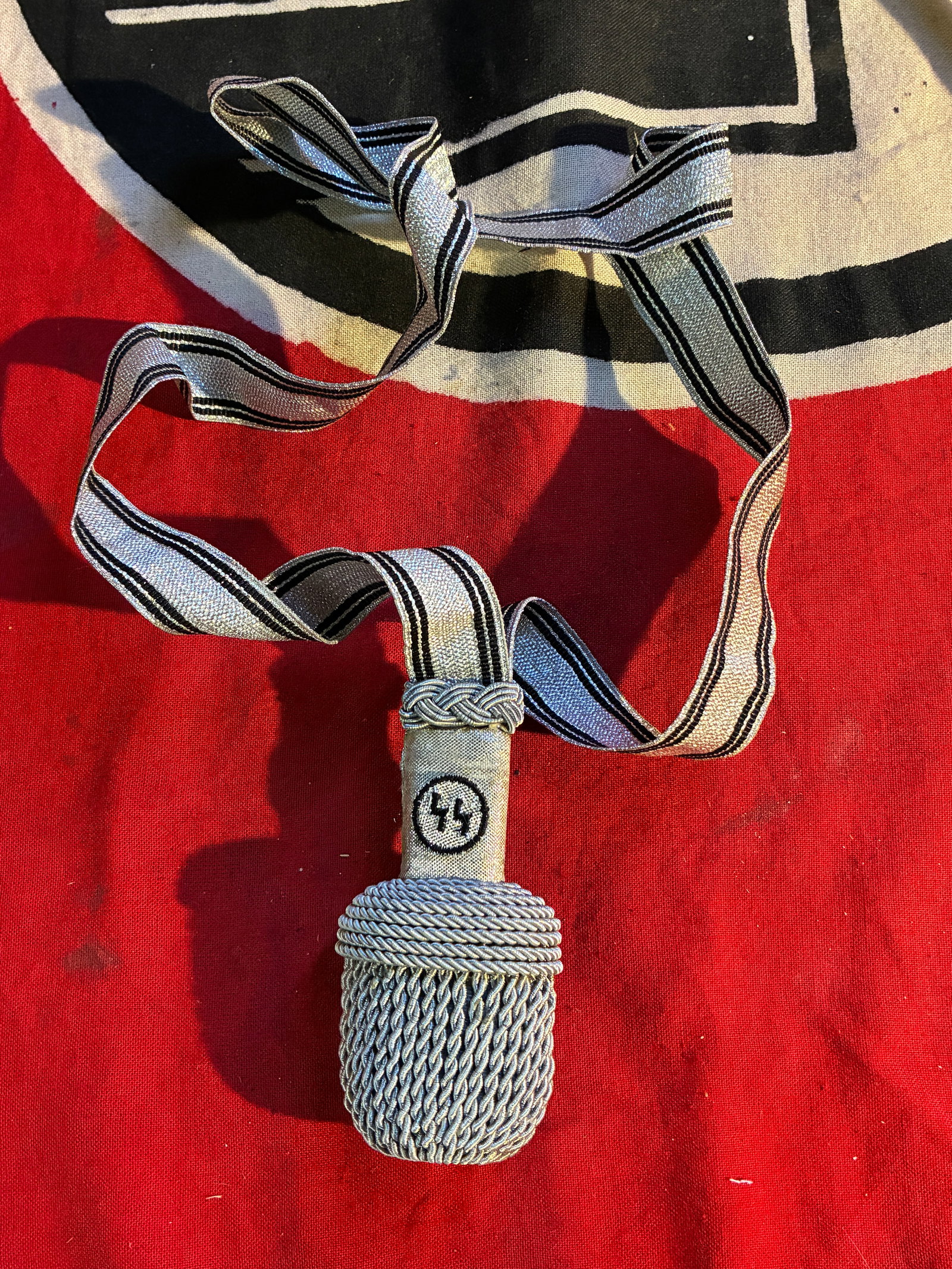 RARE WW2 GERMAN WAFFEN-SS OFFICER SWORD KNOT: RARE WW2 GERMAN WAFFEN-SS OFFICER SWORD KNOT. A RARE FIND. SHOWS GOOD WEAR AND USE WITH A BEAUTIFUL OVERALL PATINA. PLEASE VIEW ALL DETAILED PICTURES. A RARE FIND.