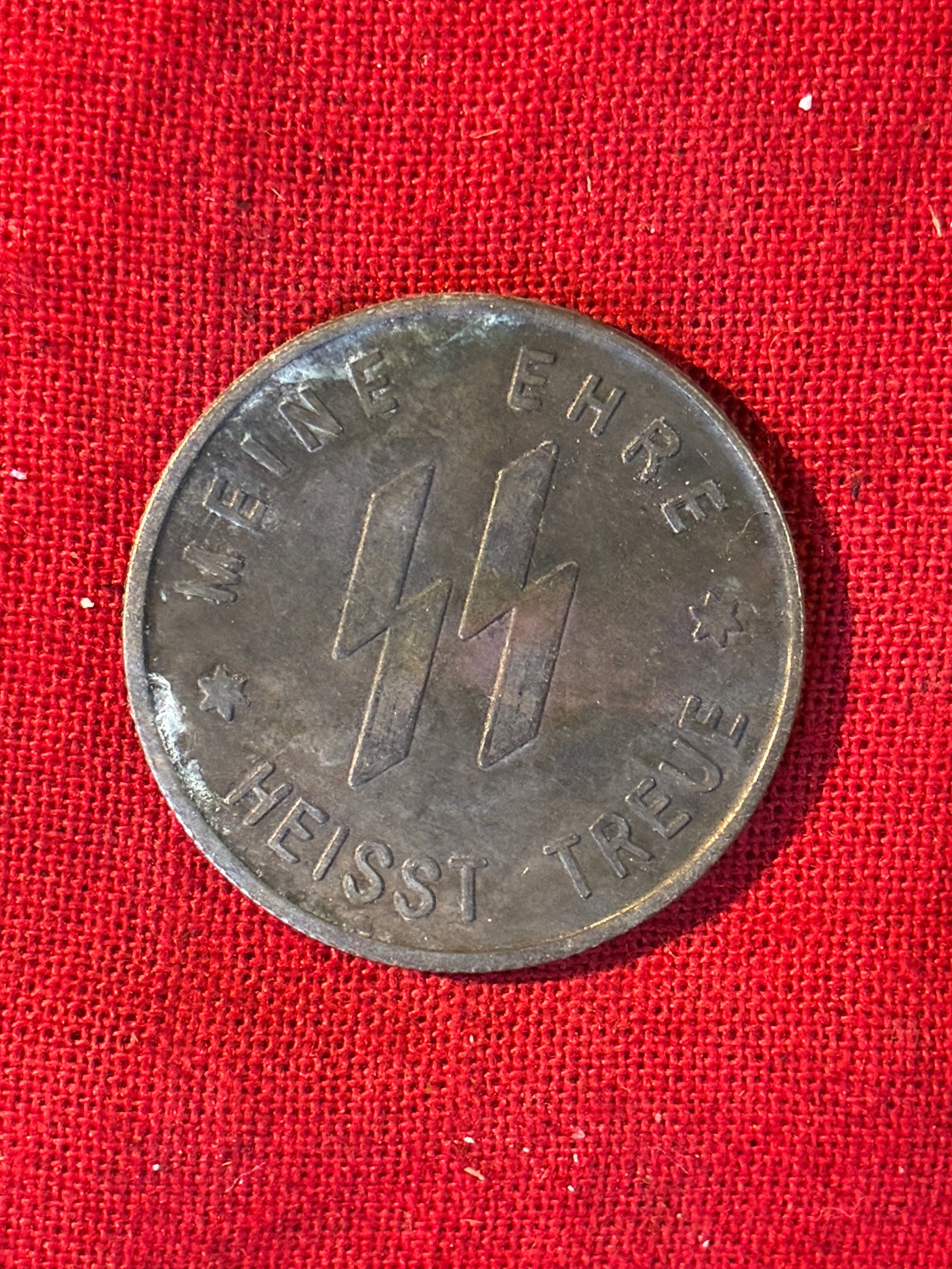 WWII German coin SS Elite Kampft Weiter 1 Schilling Kantine bar: WWII German coin SS Elite Kampft Weiter 1 Schilling Kantine bar. A rare find. Shows good wear and use.
