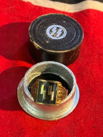 RARE WW2 GERMAN WAFFEN SS TOTENKOPF RING IN SILVER WITH ORIGINAL SS BOX