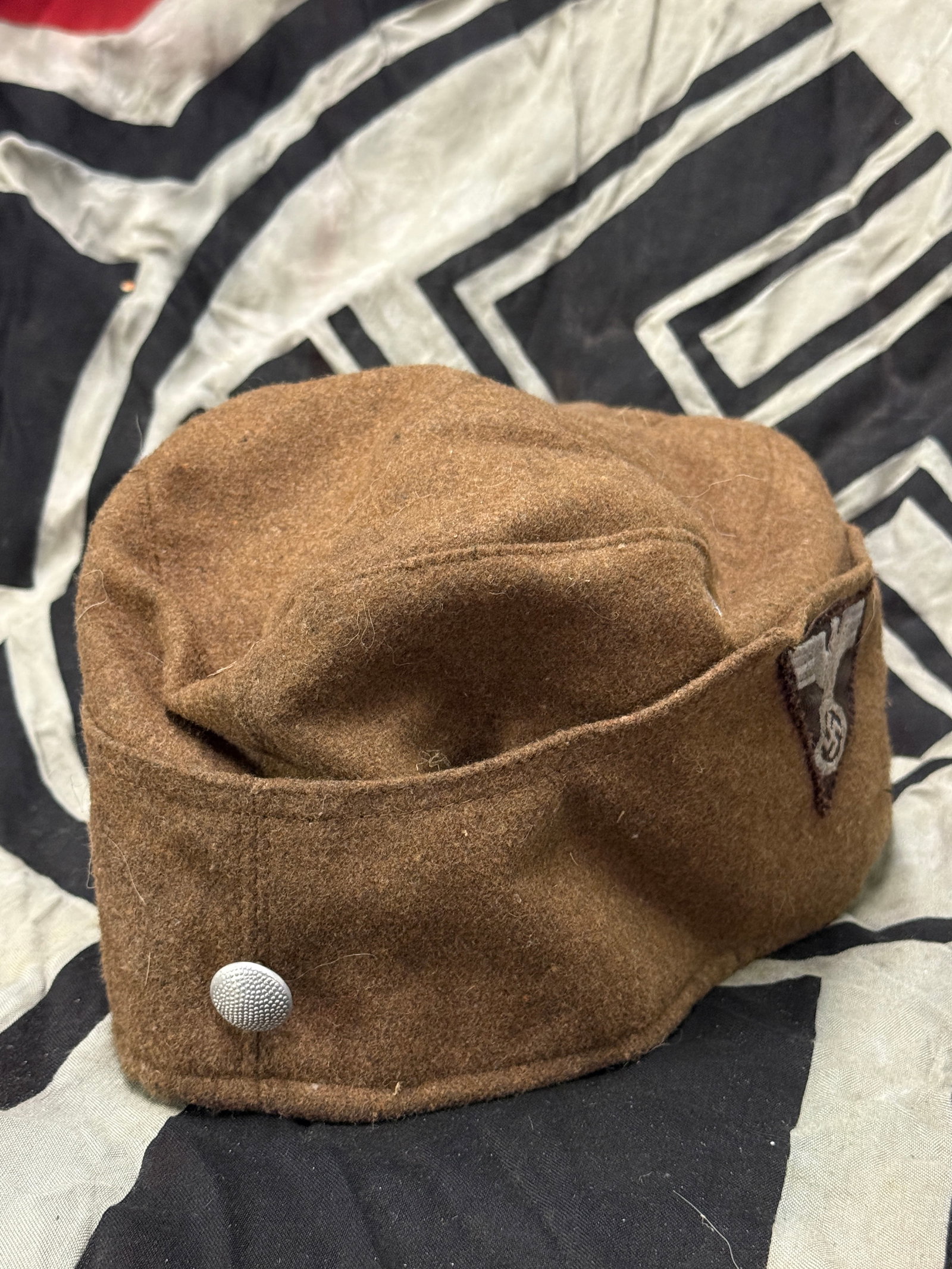 WW2 GERMAN DIENSTMÜTZE/SCHIFFCHEN FÜR MANNSCHAFTEN FORAGE CAP FOR SA ENLISTED MEN GROUP WESTMARK: WW2 GERMAN DIENSTMÜTZE/SCHIFFCHEN FÜR MANNSCHAFTEN FORAGE CAP FOR SA ENLISTED MEN GROUP WESTMARK WITH MAKER MARKS. A RARE FIND. SHOWS GOOD WEAR AND USE WITH A BEAUTIFUL OVERALL PATINA. PLEASE VIEW A