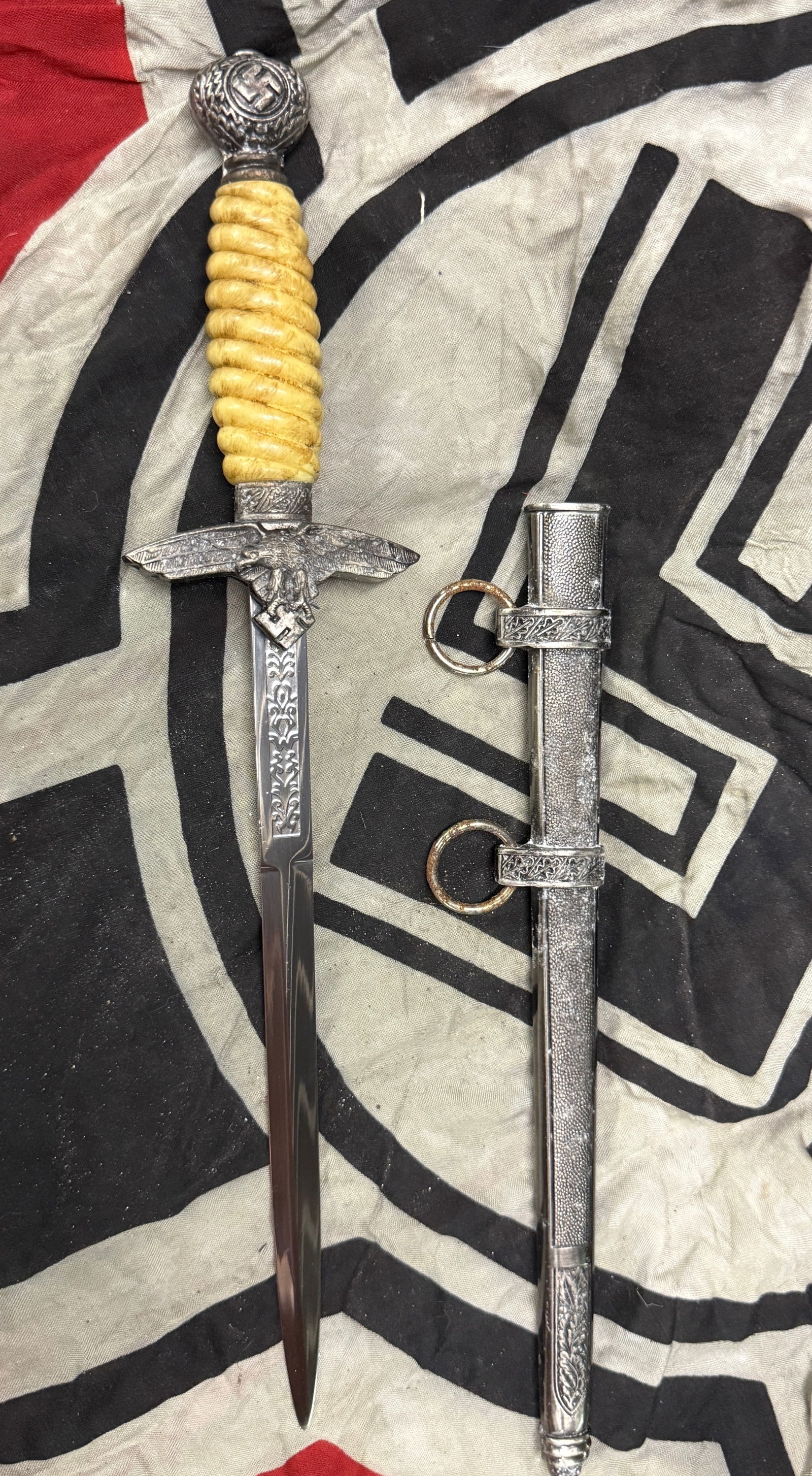 Rare WWII German 2nd model Luftwaffe Dagger: Rare WWII German 2nd model Luftwaffe Dagger. The Luftwaffe dagger was a ceremonial dagger issued to Luftwaffe officers in Germany during World War II. It was introduced in 1937 and worn on dress occas