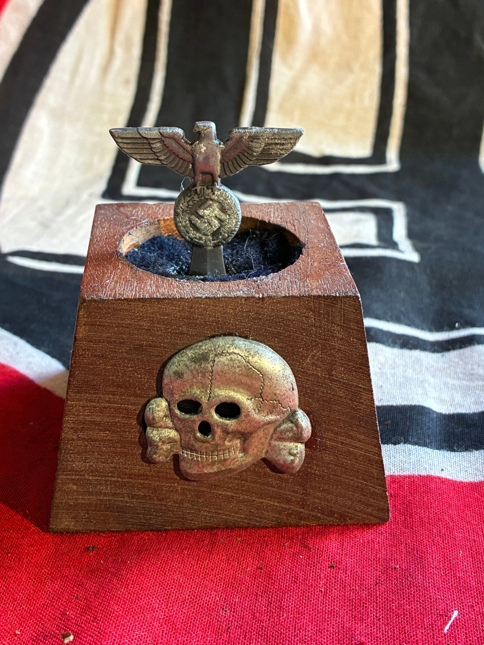 WW2 GERMAN TOTENKOPF SS DEATH SKULL WITH EAGLE DESK ORNAMENT: WW2 GERMAN TOTENKOPF SS DEATH SKULL WITH EAGLE DESK ORNAMENT. A VERY RARE FIND. SHOWS GOOD WEAR AND USE WITH A BEAUTIFUL OVERALL PATINA. COMES FROM A LARGE COLLECTION. PLEASE VIEW ALL DETAILED PICTURE