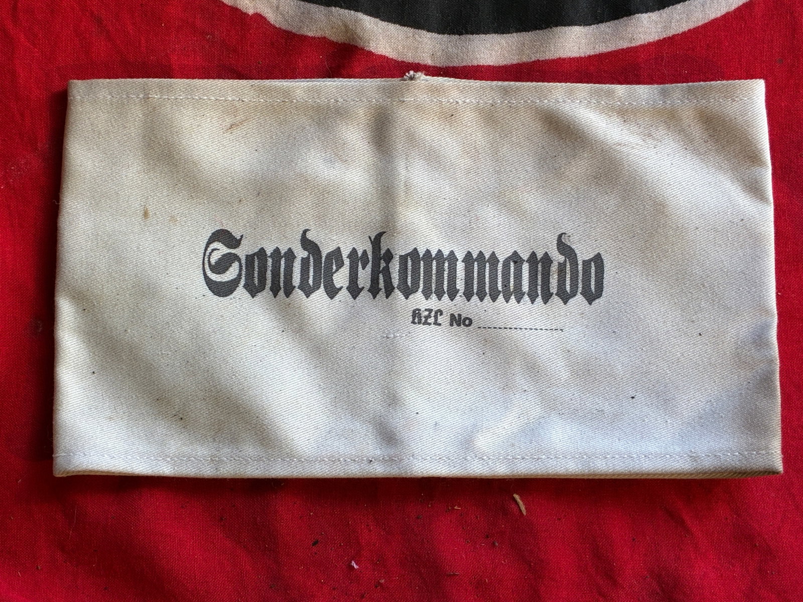 RARE WW2 GERMAN SONDERKOMMANDO ARMBAND: RARE WW2 GERMAN SONDERKOMMANDO ARMBAND. A RARE FIND THAT IS IN MINT OVERALL SHAPE AND CONDITION WITH A BEAUTIFUL OVERALL PATINA. PLEASE VIEW ALL DETAILED PICTURES. A RARE FIND FROM THE TIME PERIOD.