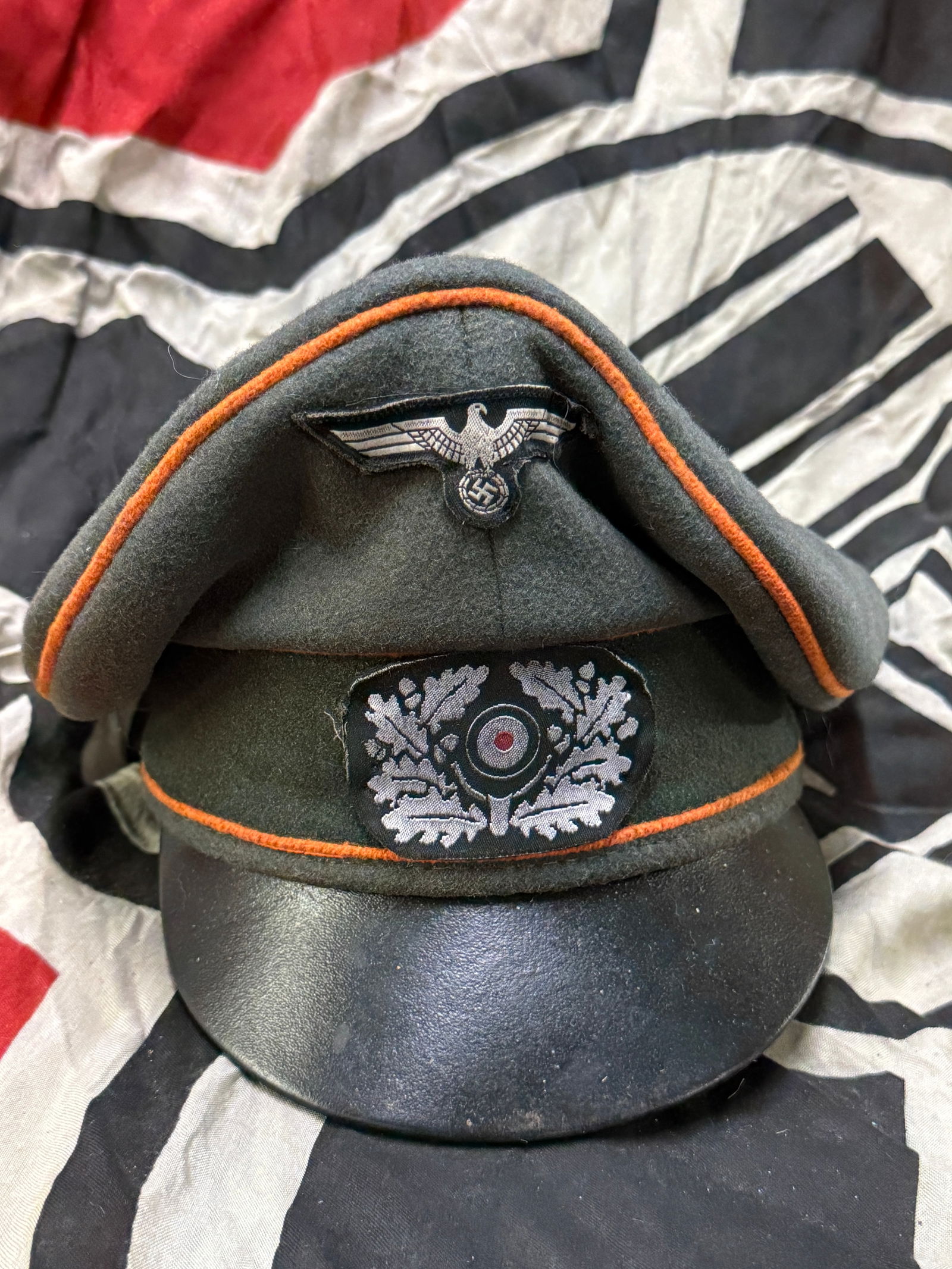 WW2 GERMAN HEER FELDGENDARMERIE CRUSHER CAP BY SONDERKASSE BERLIN: WW2 GERMAN HEER FELDGENDARMERIE CRUSHER CAP BY SONDERKASSE BERLIN. A RARE FIND WITH ORANGE PIPING. SHOWS GOOD WEAR AND USE WITH A BEAUTIFUL OVERALL PAITNA. MAKER MARKED ON THE INSIDE OF THE CAP. PLEAS