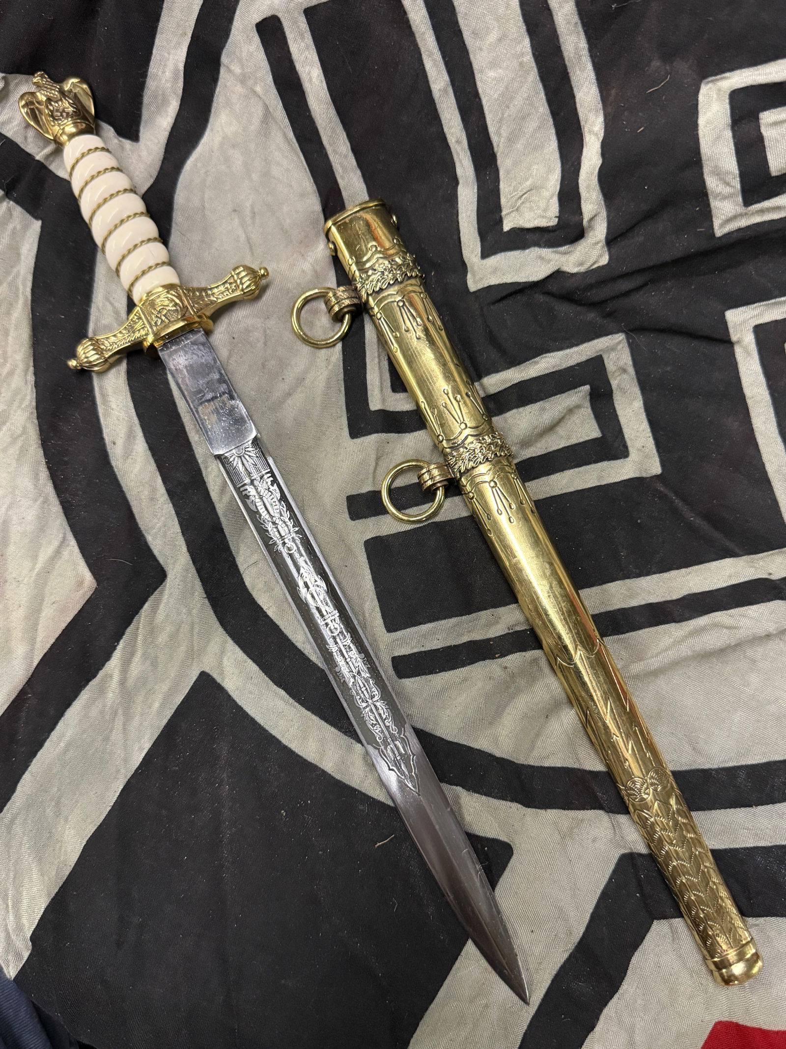 WWII German Kriegsmarine 2nd Model Dress Dagger BY BONSMANN SOLINGEN: WWII German Kriegsmarine 2nd Model Dress Dagger BY BONSMANN SOLINGEN. The handle and fittings are solid brass featuring a white spiral grip wrapped with brass wire and push button catch/release to sec