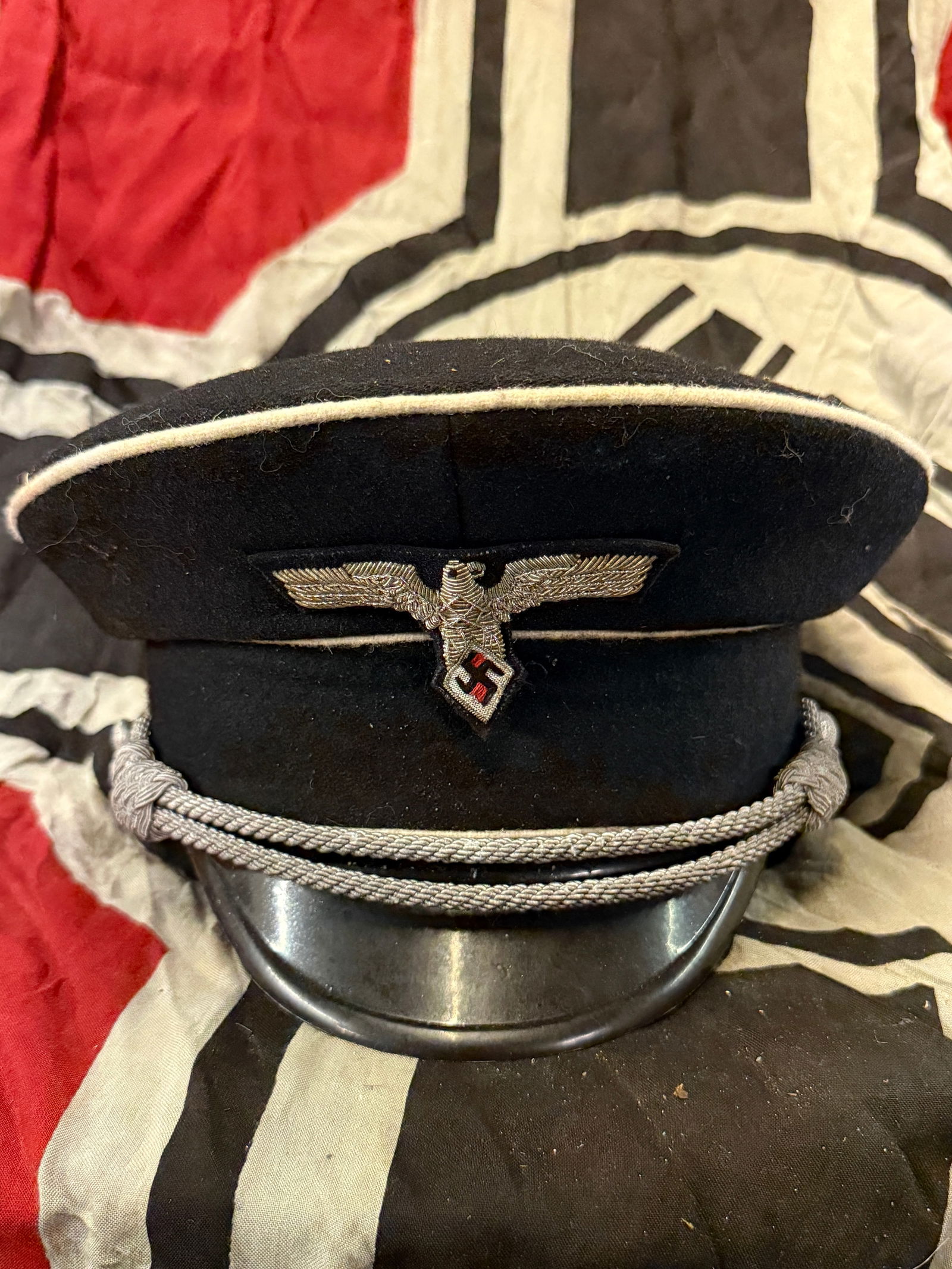 RARE WW2 GERMAN HITLER YOUTH LEADERS VISOR CAP WITH RZM MAKER TAG: RARE WW2 GERMAN HITLER YOUTH LEADERS VISOR CAP WITH RZM MAKER TAG. A SCARCE FIND. SHOWS GOOD WEAR AND USE WITH A BEAUTIFUL OVERALL PATINA. HAS THE MAKER MARKS TAG ON THE INSIDE OF THE LEATHER SWEAT BA
