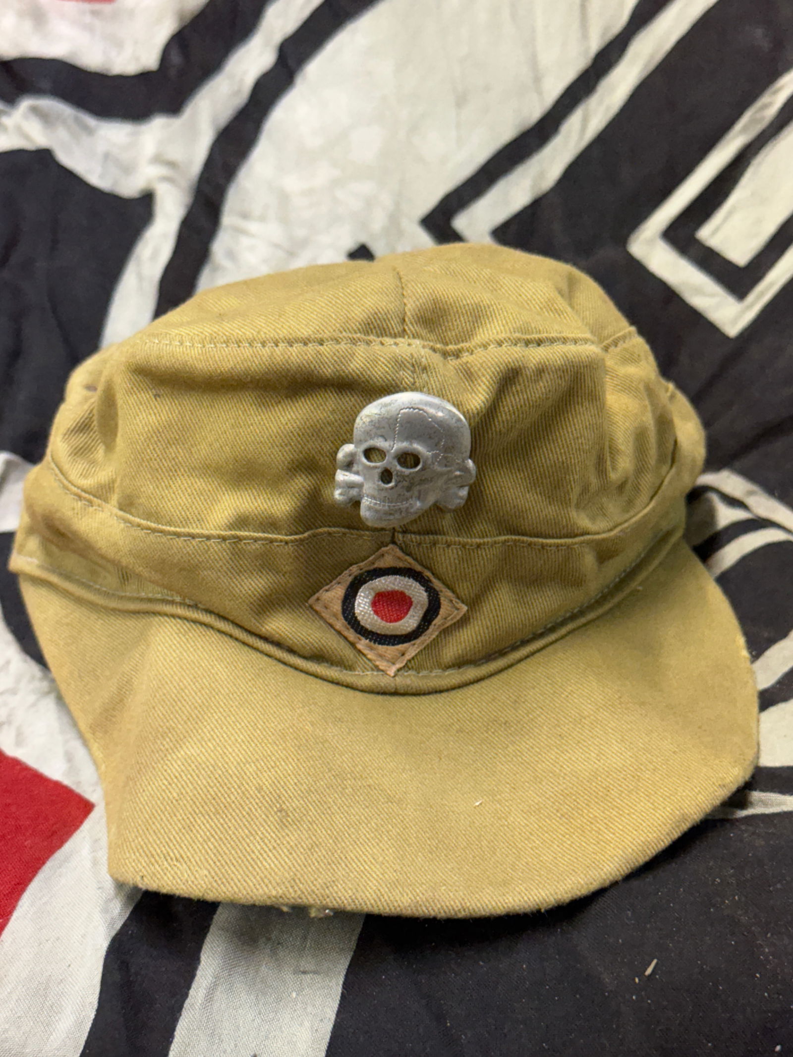 RARE WW2 GERMAN TOTENKOPF SS SKULL CAP BY ROBERT LUBSTEIN BERLIN NO 55 1942 59 WITH RZM CLOTH TAG: RARE WW2 GERMAN TOTENKOPF SS SKULL CAP BY ROBERT LUBSTEIN BERLIN NO 55 1942 59 WITH RZM CLOTH TAG. A VERY RARE FIND. SHOWS GOOD WEAR AND USE WITH A BEAUTIFUL OVERALL PATINA. PLEASE VIEW ALL DETAILED P