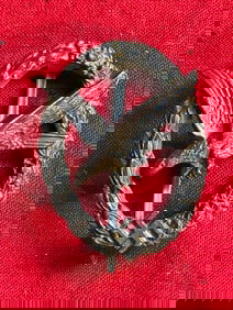 A GERMAN WWII LUFTWAFFE PARATROOPER BADGE BY JMME