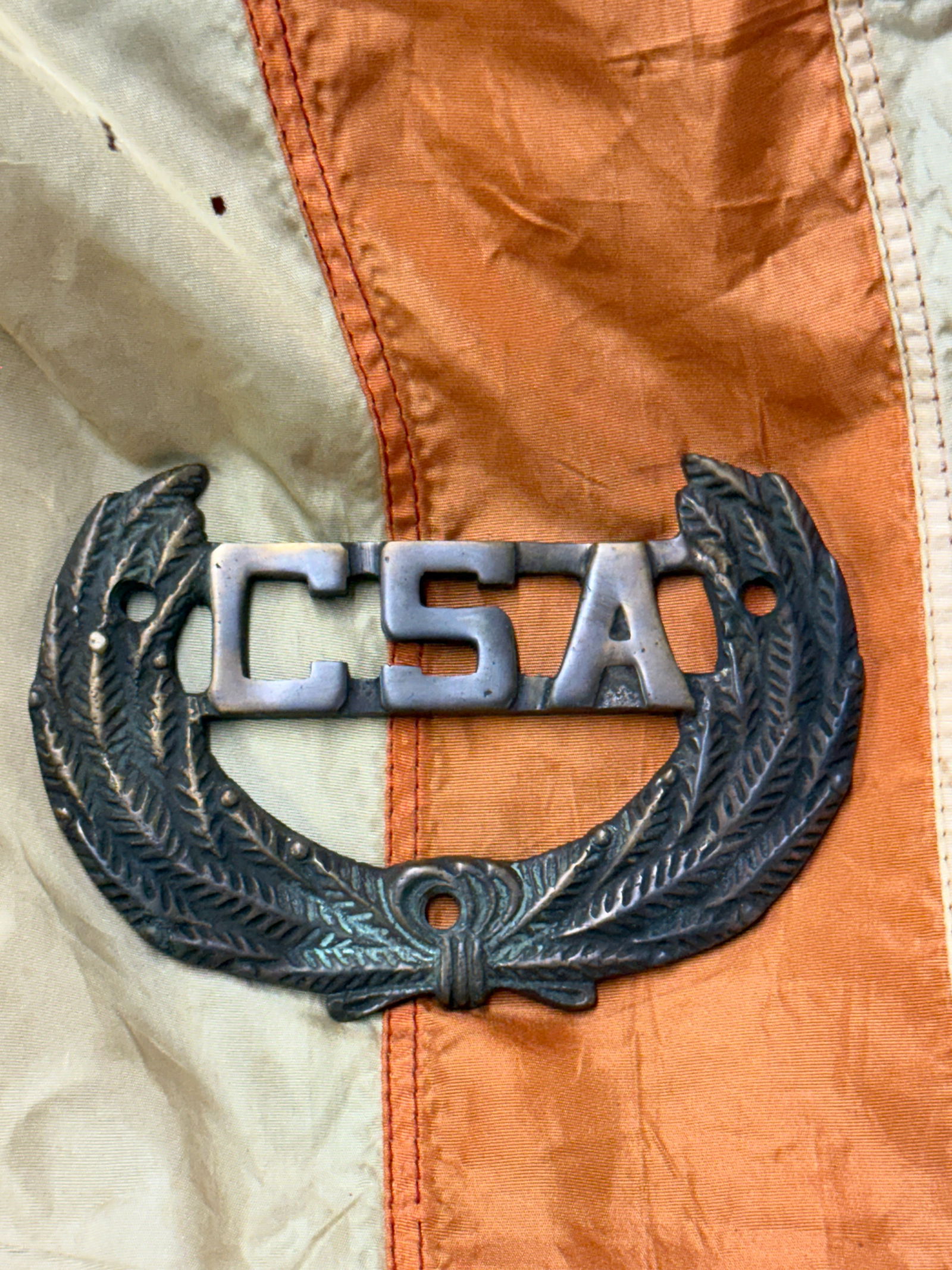 CIVIL WAR CONFEDERATE CSA WITH WREATH DOOR PLAQUE: CIVIL WAR CONFEDERATE CSA WITH WREATH DOOR PLAQUE. A VERY RARE EXAMPLE THAT IS IN MINT OVERALL SHAPE AND CONDITION WITH A BEAUTIFUL OVERALL PATINA. HAS A GREAT LOOK TO IT WITH AN EXCELLENT OVERALL EYE