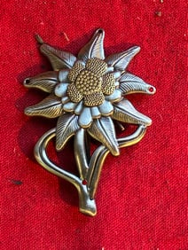 WWII GERMAN EM EDELWEISS MOUNTAIN CAP BADGE MEDAL