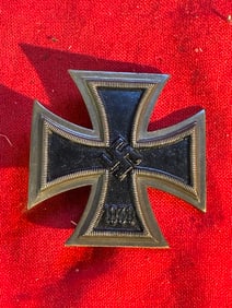 RARE WW2 GERMAN 1939 IRON CROSS MEDAL BADGE