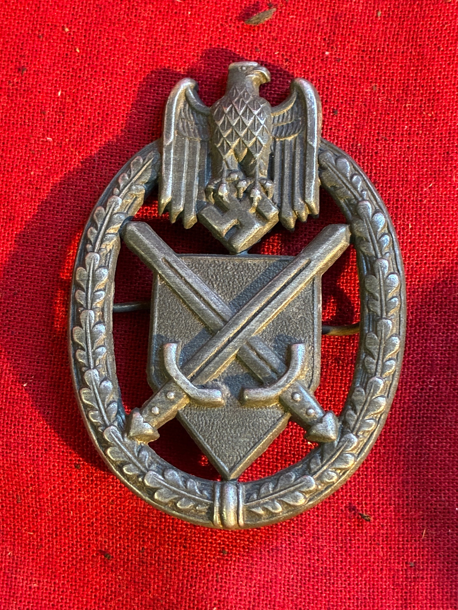 WW2 GERMAN WEHRMACHT HEER MARKSMANSHIP LANYARD BADGE: WW2 GERMAN WEHRMACHT HEER MARKSMANSHIP LANYARD BADGE. SHOWS GOOD WEAR AND USE WITH A BEAUTIFUL OVERALL PATINA. PLEASE VIEW ALL DETAILED PICTURES. A RARE EXAMPLE OF THE TIME PERIOD.