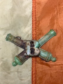 CIVIL WAR CROSSED CANNONS CO. B HEAVY ARTILLERY HEADGEAR BADGE INSIGNIA