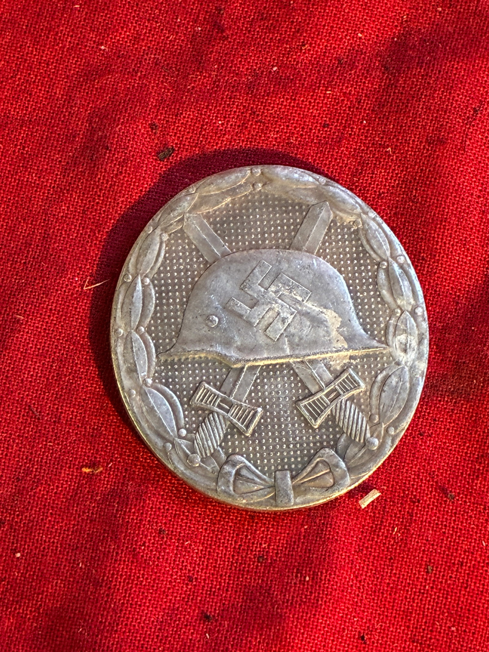 VERY RARE WW2 GERMAN WOUND BADGE IN SILVER: VERY RARE WW2 GERMAN WOUND BADGE IN SILVER. A RARE FIND. SHOWS GOOD WEAR AND USE WITH A BEAUTIFUL OVERALL PATINA. PLEASE VIEW ALL DETAILED PICTURES. A SCARCE EXAMPLE.