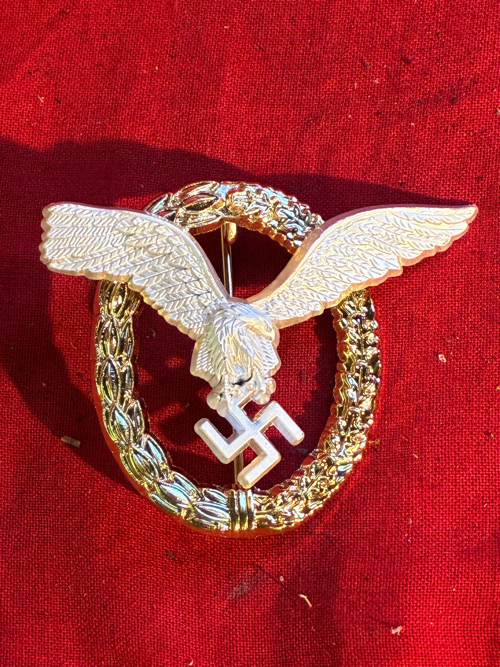 WWII GERMAN LUFTWAFFE PILOT OBSERVER BADGE BY ASSMANN: WWII GERMAN LUFTWAFFE PILOT OBSERVER BADGE BY ASSMANN. German World War II Luftwaffe Pilot Observer Badge. The front shows a Luftwaffe eagle surrounded by an oval oak leaf wreath. The reverse side of