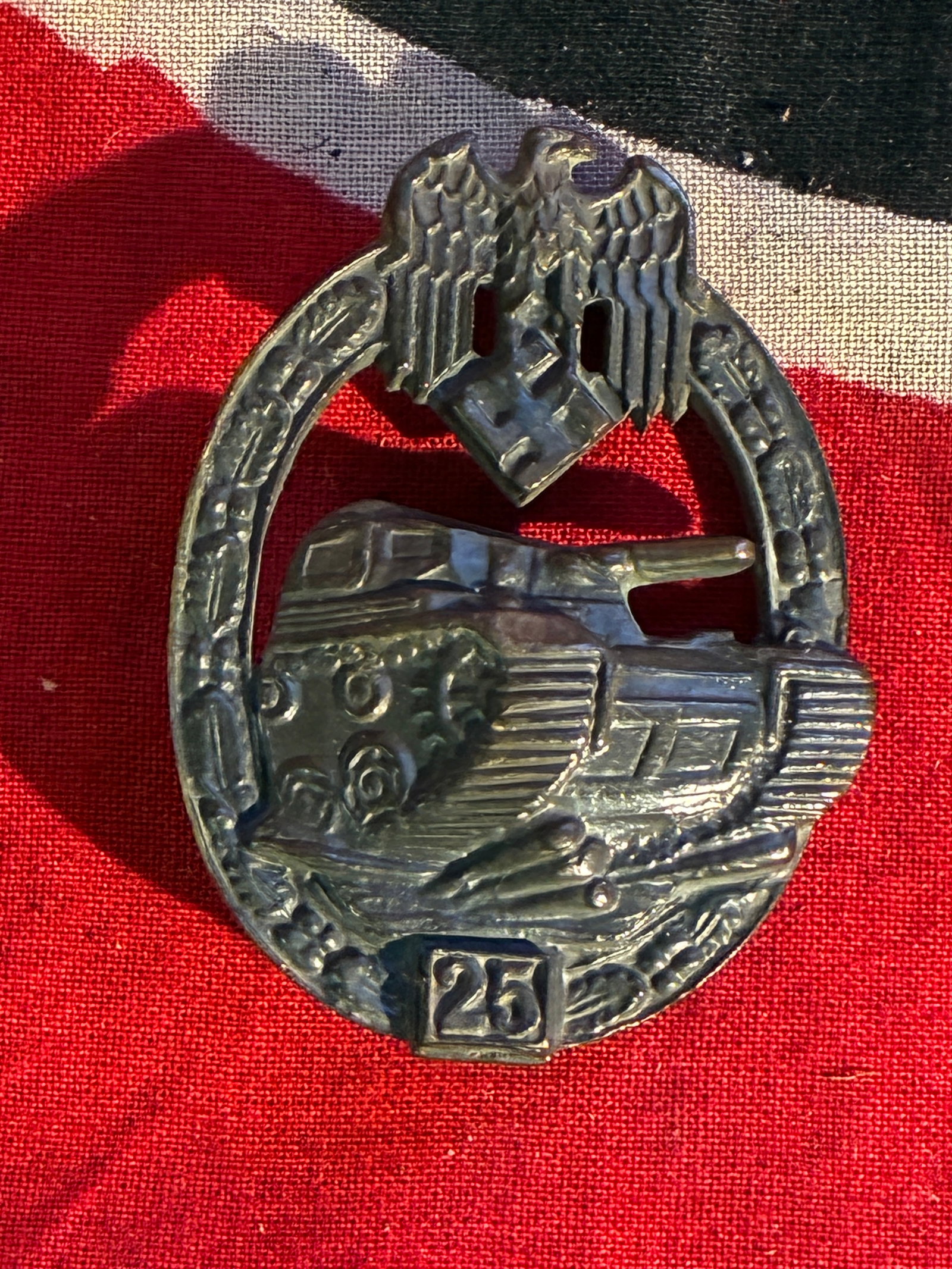 RARE WW2 GERMAN ASSAULT BADGE FOR 25 ENGAGEMENTS IN SILVER: RARE WW2 GERMAN ASSAULT BADGE FOR 25 ENGAGEMENTS IN SILVER. MISSING ATTACHMENT LATCH ON THE REVERSE. PLEASE VIEW ALL DETAILED PICTURES. A RARE FIND.
