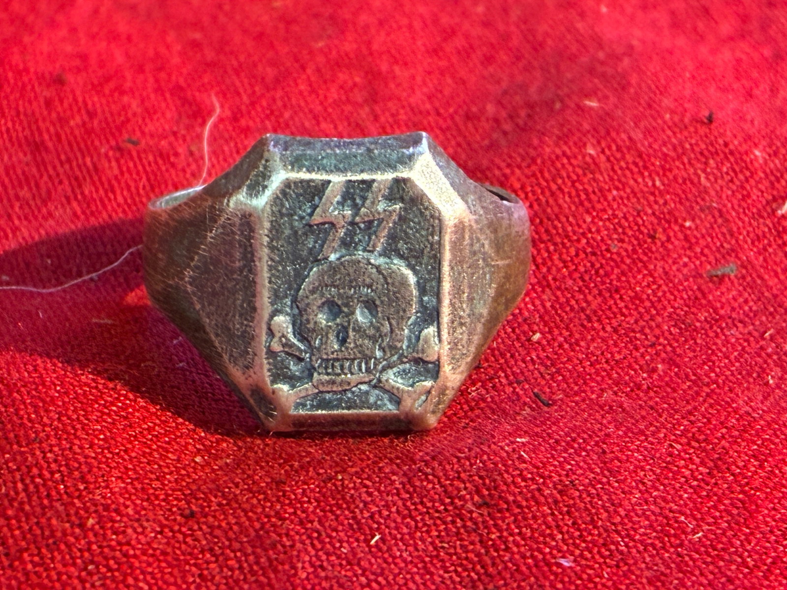 WW2 GERMAN 3RD REICH SS TOTENKOPF RING IN 800 SILVER: WW2 GERMAN 3RD REICH SS TOTENKOPF RING IN 800 SILVER. AN ULTRA RARE FIND THAT IS IN MINT OVERALL SHAPE AND CONDITION WITH A BEAUTIFUL OVERALL PATINA. SHOWS GOOD WEAR AND USE. PLEASE VIEW ALL DETAILED 