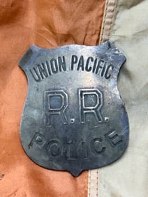 1800'S UNION PACIFIC R.R. RAILROAD POLICE BADGE