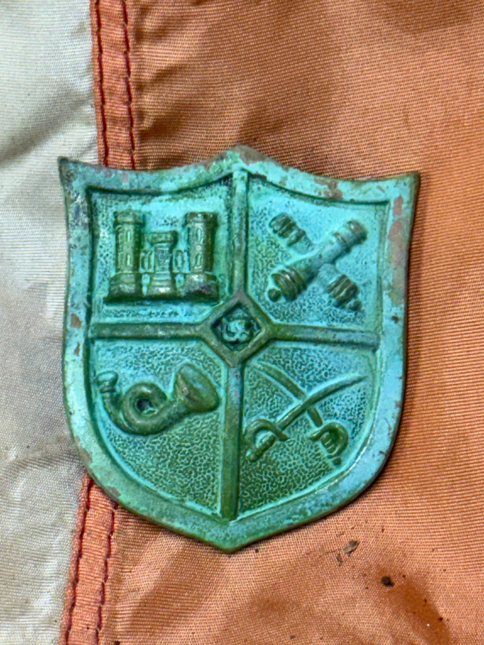 CIVIL WAR WEST POINT MILITARY ACADEMY BADGE INSIGNIA: CIVIL WAR WEST POINT MILITARY ACADEMY BADGE INSIGNIA. A VERY RARE FIND. MAKER MARKED ON THE BLADE. SHOWS GOOD WEAR AND USE WITH A BEAUTIFUL OVERALL PATINA. A VERY RARE FIND AND AN EXCEPTIONAL ADDITION