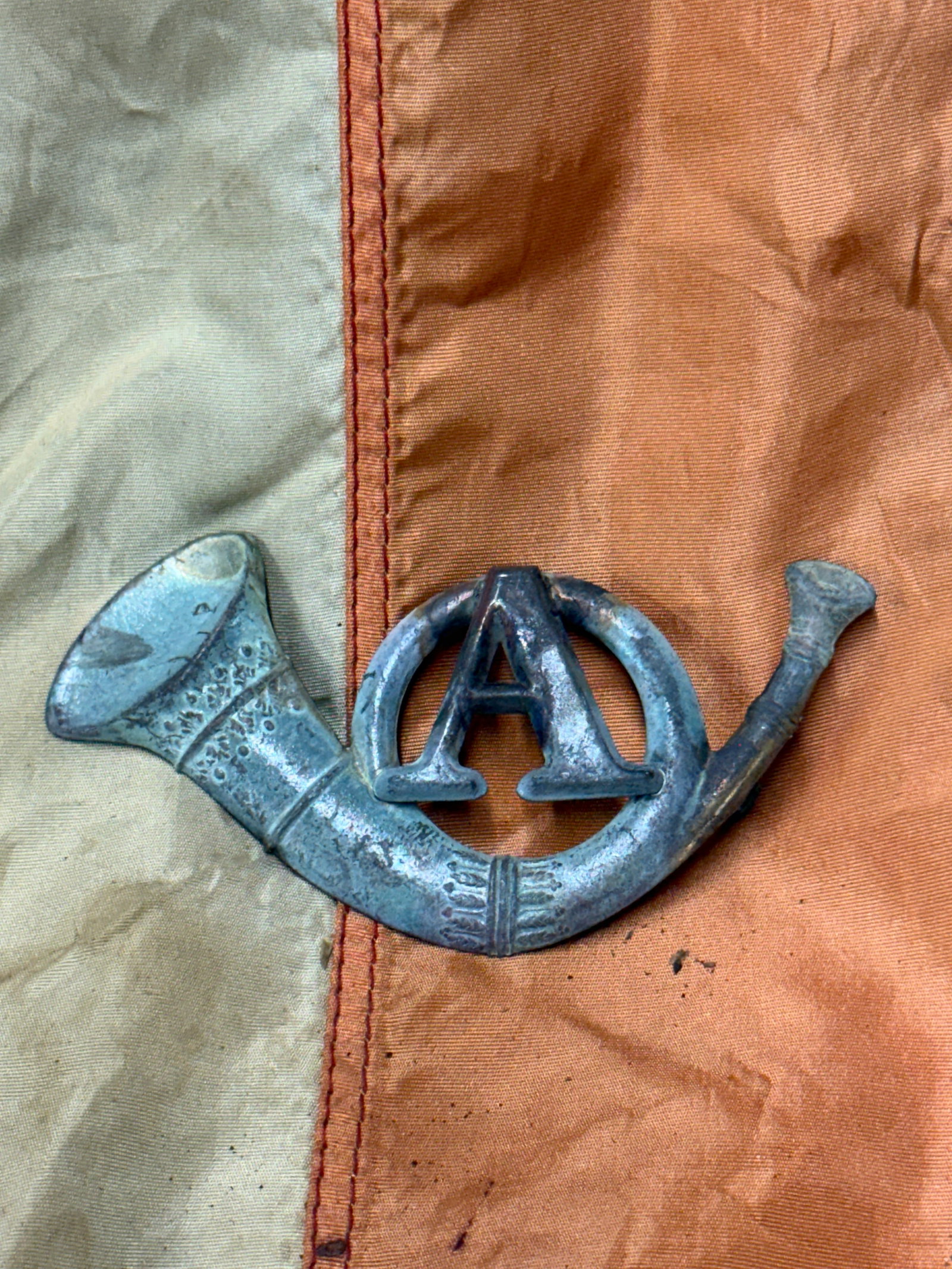 CIVIL WAR UNION INFANTRY CO. A HEADGEAR BADGE INSIGNIA: CIVIL WAR UNION INFANTRY CO. A HEADGEAR BADGE INSIGNIA. A VERY RARE FIND. MAKER MARKED ON THE BLADE. SHOWS GOOD WEAR AND USE WITH A BEAUTIFUL OVERALL PATINA. A VERY RARE FIND AND AN EXCEPTIONAL ADDITI
