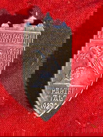 WWII NSDAP NURNBERG PARTEITAG 1929 BADGE