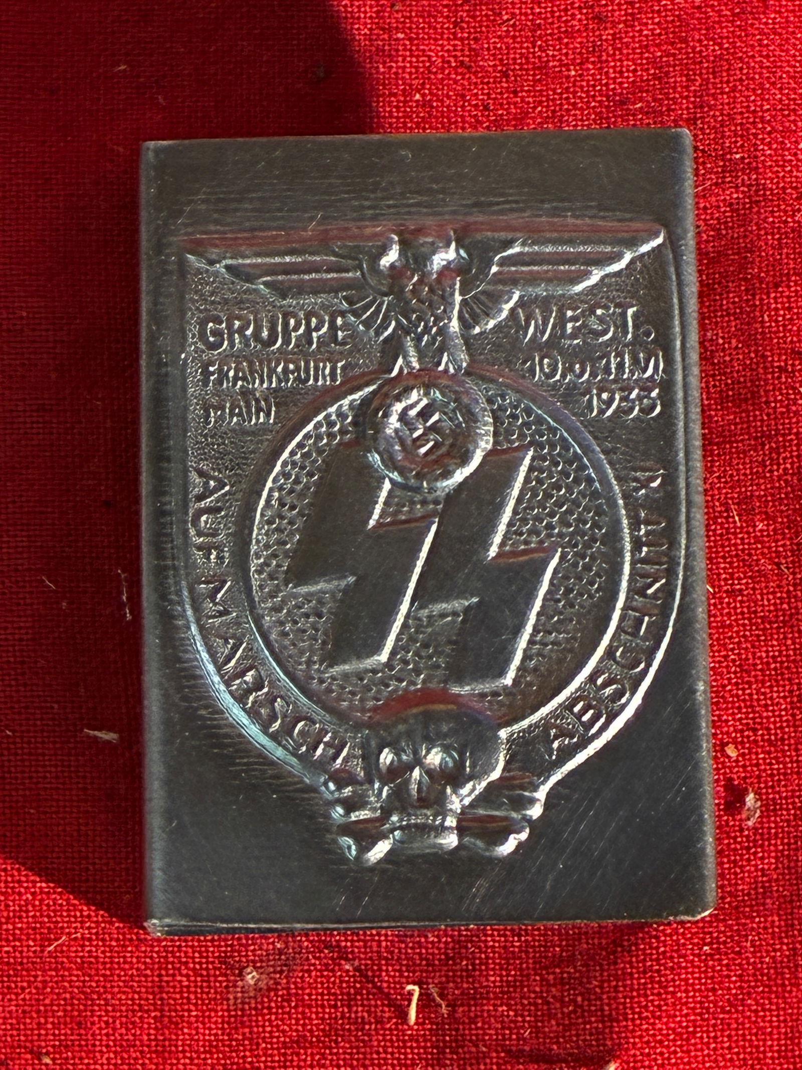 EARLY WW2 GERMAN WAFFEN SS TOTENKOPF MATCHBOX SILVER CASE: EARLY WW2 GERMAN WAFFEN SS TOTENKOPF MATCHBOX SILVER CASE. A VERY RARE FIND THAT IS IN MINT OVERALL SHAPE AND CONDITION WITH A BEAUTIFUL OVERALL PATINA. SHOWS GOOD WEAR AND USE. PLEASE VIEW ALL DETAIL