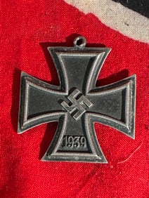 SCARCE WW2 GERMAN 2ND CLASS IRON CROSS MEDAL