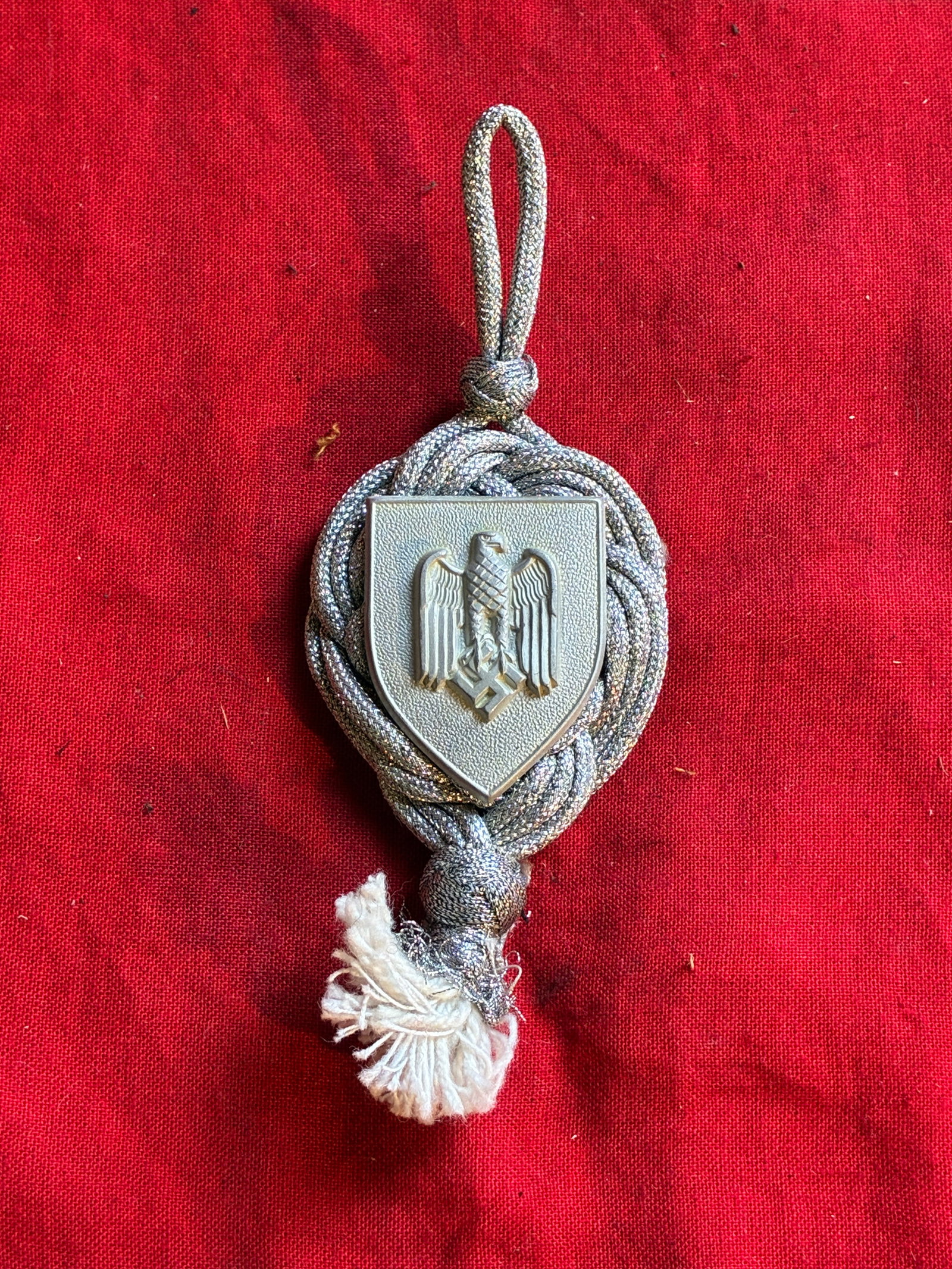 WW2 GERMAN MARKSMAN LANYARD CUT OUT: WW2 GERMAN MARKSMAN LANYARD CUT OUT. THE LANYARD IS CUT - PLEASE VIEW ALL DETAILED PICTURES. A RARE FIND.
