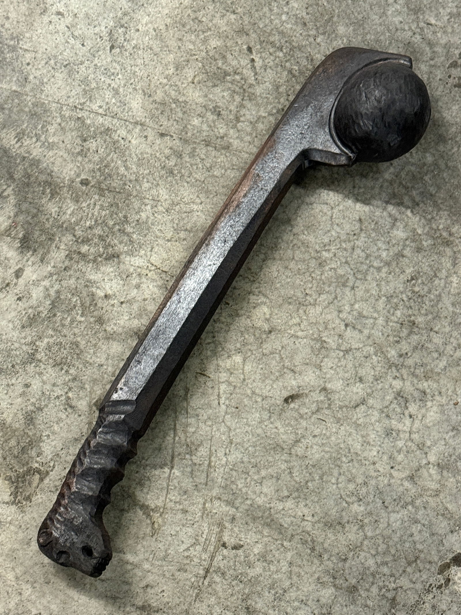 RARE 1800'S NATIVE AMERICAN ONEIDA INDIAN BEAR WAR CLUB: RARE 1800'S NATIVE AMERICAN ONEIDA INDIAN BEAR WAR CLUB. In many Native American cultures especially the Oneida Tribe, the bear symbolizes strength, wisdom, healing, and protection. Beautifully carved