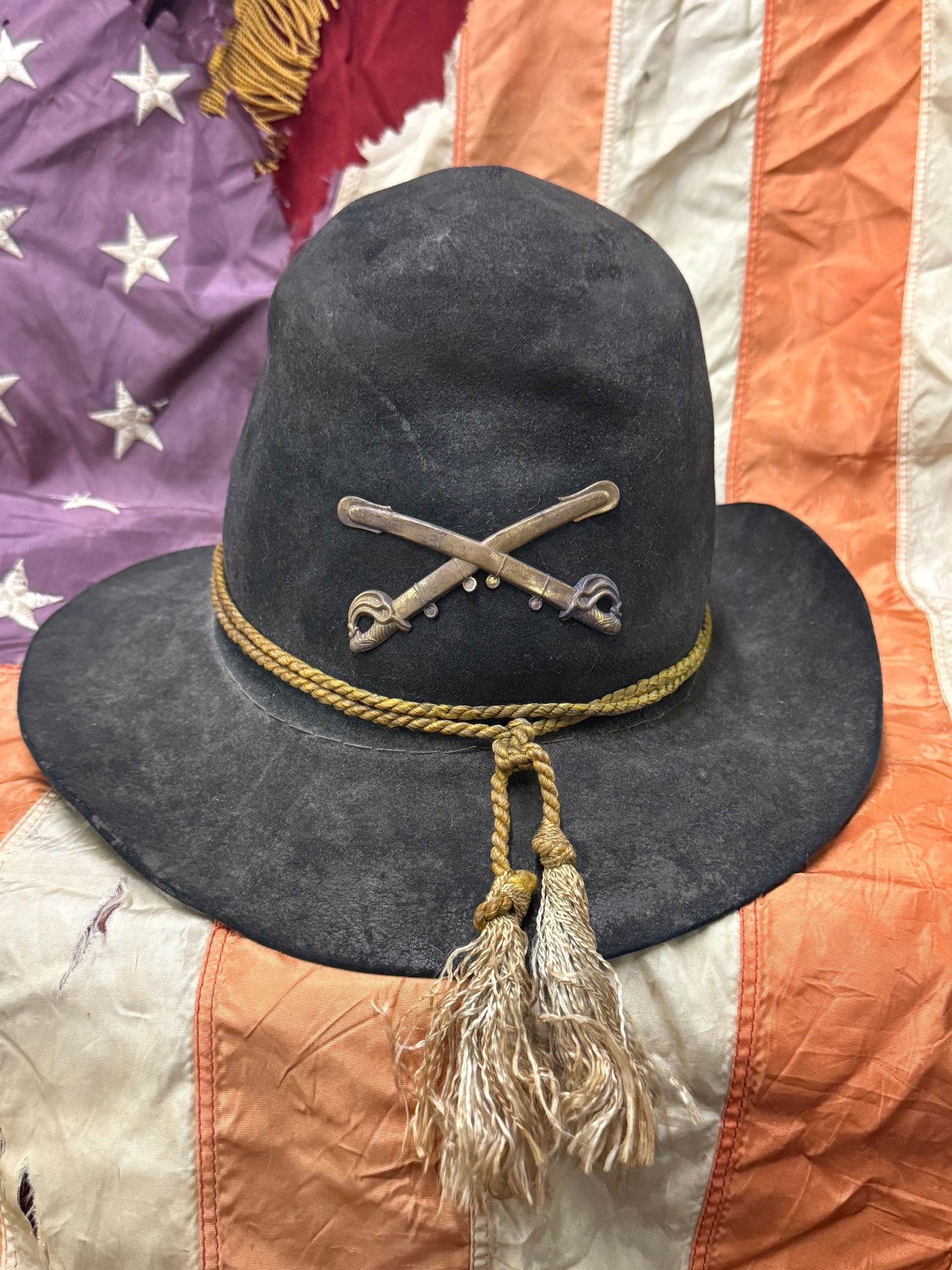 CIVIL WAR CONFEDERATE CSA CAVALRY HORSEMAN SLOUCH HAT CAP KEPI: CIVIL WAR CONFEDERATE CSA CAVALRY HORSEMAN SLOUCH HAT CAP KEPI. A VERY RARE FIND THAT IS IN MINT OVERALL SHAPE AND CONDITION WITH A BEAUTIFUL OVERALL PATINA. HAS A GREAT LOOK TO IT WITH AN EXCELLENT O