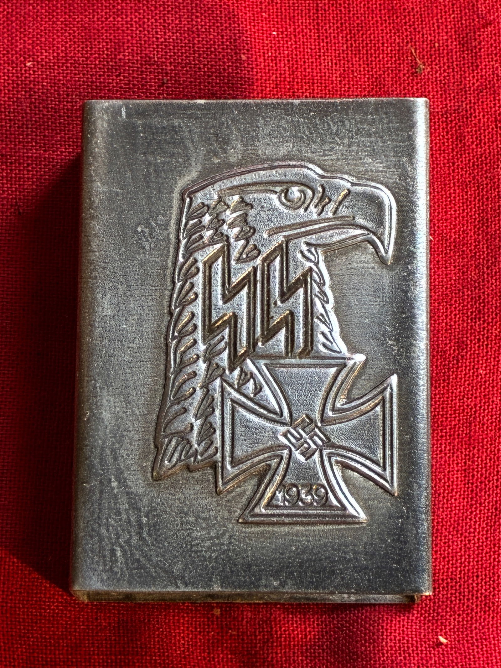 WW2 German Waffen SS Matchbox Holder In Silver By Ges. Gesch.: WW2 German Waffen SS Matchbox Holder In Silver. German propaganda slip fit matchbox holder for wooden matchboxes from World War II in a good condition. Shows hallmark Ges. Gesch. Please view all detai