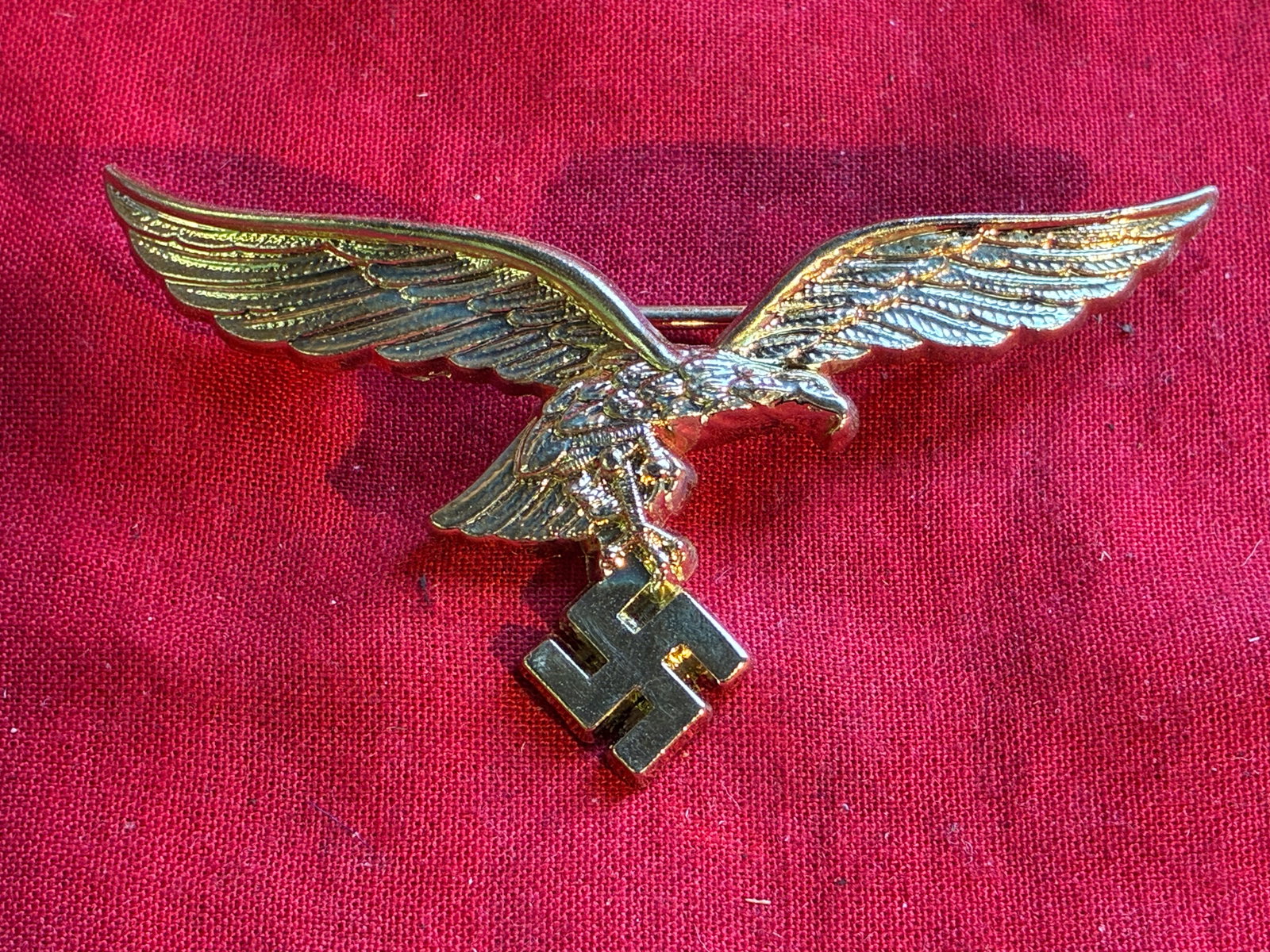 WW2 German Luftwaffe Officer’s Summer Tunic Breast Eagle By Assmann: WW2 German Luftwaffe Officer’s Summer Tunic Breast Eagle By Assmann. Heavily silvered tombac tunic breast eagle. 2nd pattern version. Horizontal needle style pinback with a barrel hinge and a round 